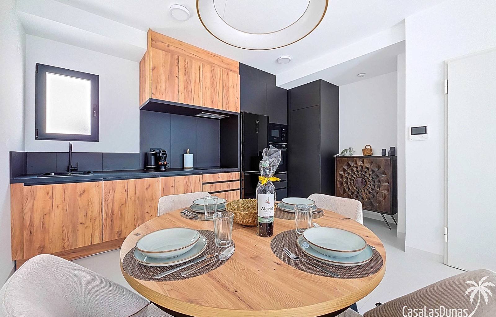 Wir sind stolz, Ihnen dieses prächtige und elegante Anwesen im malerischen Dorf San Miguel de Salinas im Süden der Provinz Alicante anbieten zu könne