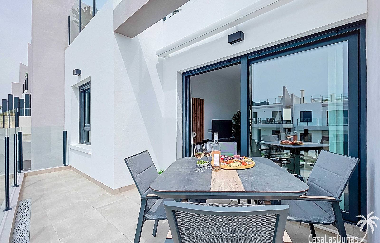 Wir sind stolz, Ihnen dieses prächtige und elegante Anwesen im malerischen Dorf San Miguel de Salinas im Süden der Provinz Alicante anbieten zu könne