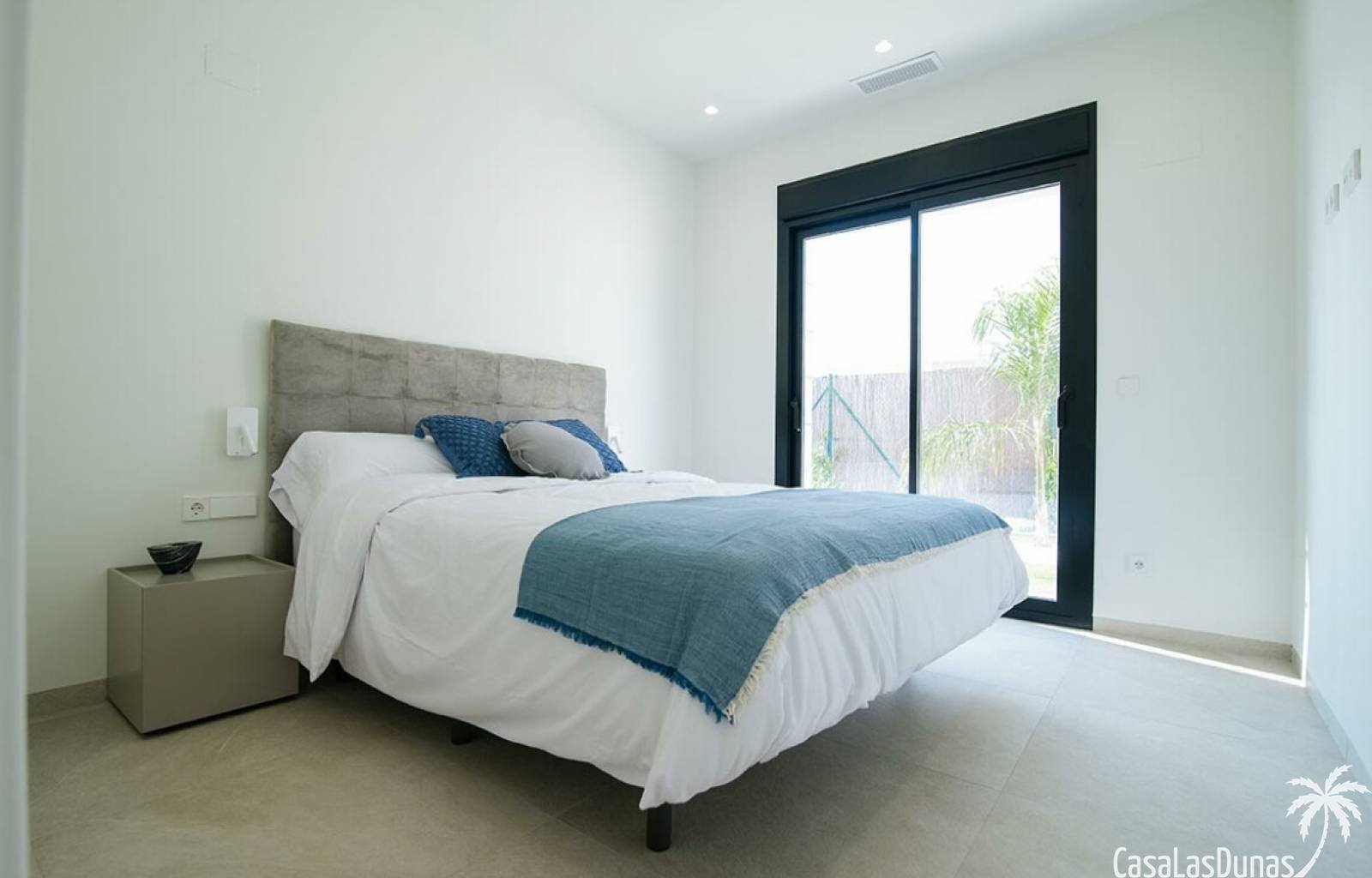 Dieses Projekt wird auf Grundstücken mit einer durchschnittlichen Größe von 435 Quadratmetern gebaut und liegt 200 Meter von einem Supermarkt, Restau