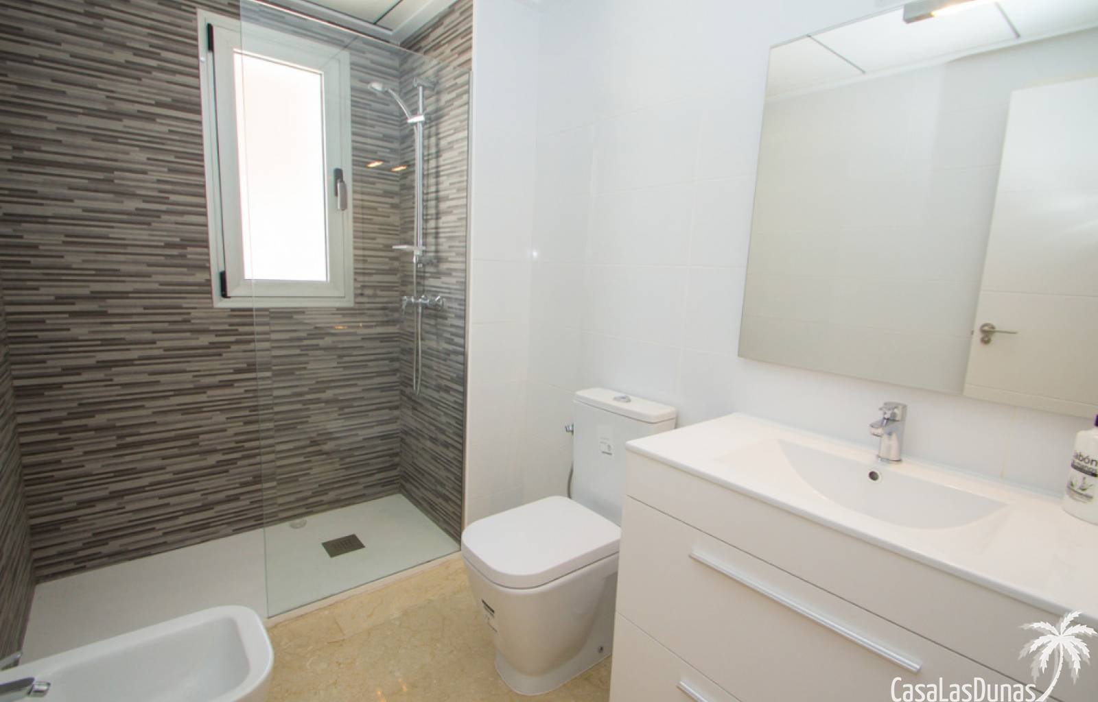  Diese schönen, sehr kompletten Wohnungen in Villamartin befinden sich im Bau. Die Ausstattung beinhaltet: voll installierte Klimaanlage, Weißwarenpak