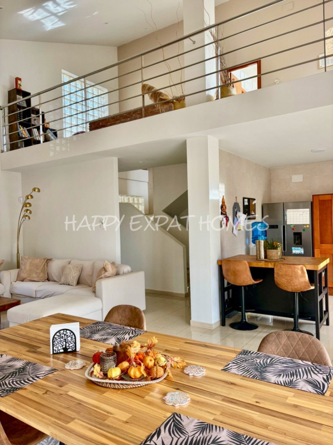 Dieses wunderschöne Zuhause in Olivella ist eine wahre Oase des Lichts, des Raumes und des Komforts – der perfekte Ort, um den mediterranen Lebensstil