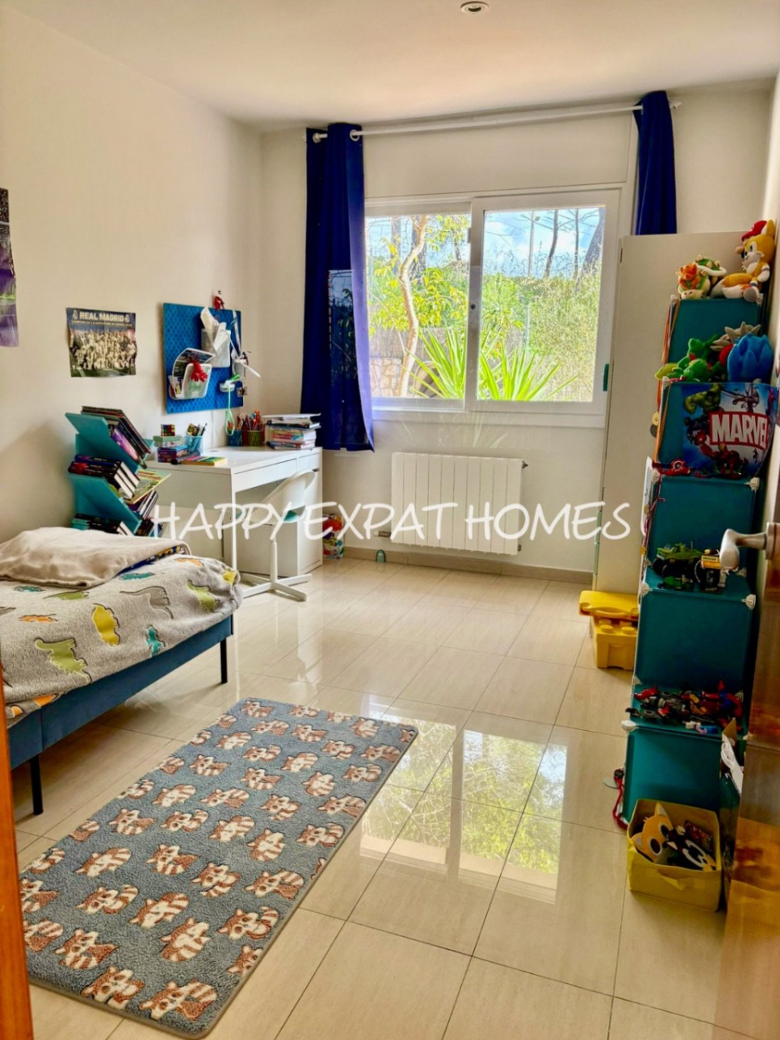 Dieses wunderschöne Zuhause in Olivella ist eine wahre Oase des Lichts, des Raumes und des Komforts – der perfekte Ort, um den mediterranen Lebensstil