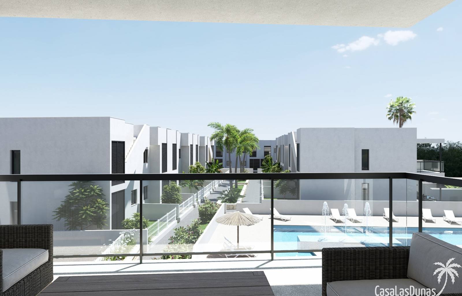 Dieser prächtige Komplex liegt nur 50 Meter von einem der schönsten Strände des Mittelmeers, dem Strand Las Higuericas, in Torre de la Horadada entfe