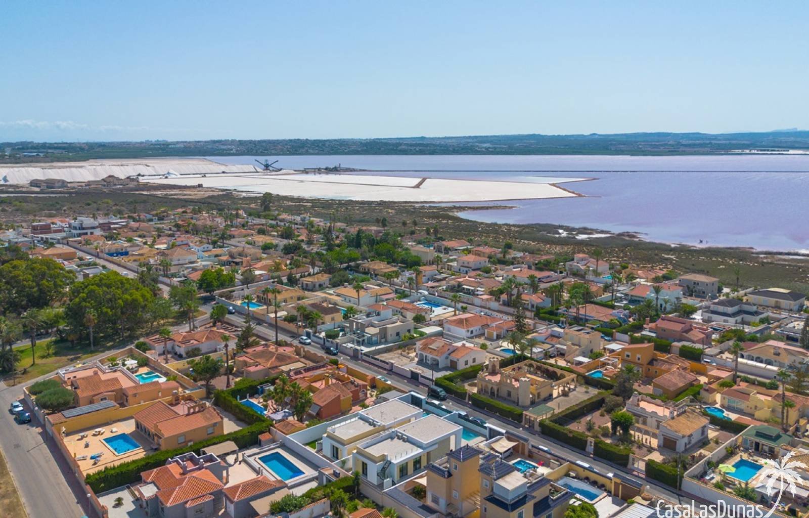 Tauchen Sie ein in eine Welt voller Komfort und Eleganz mit diesen neuen Villen in Los Balcones, Torrevieja. In einer ruhigen und exklusiven Gegend g