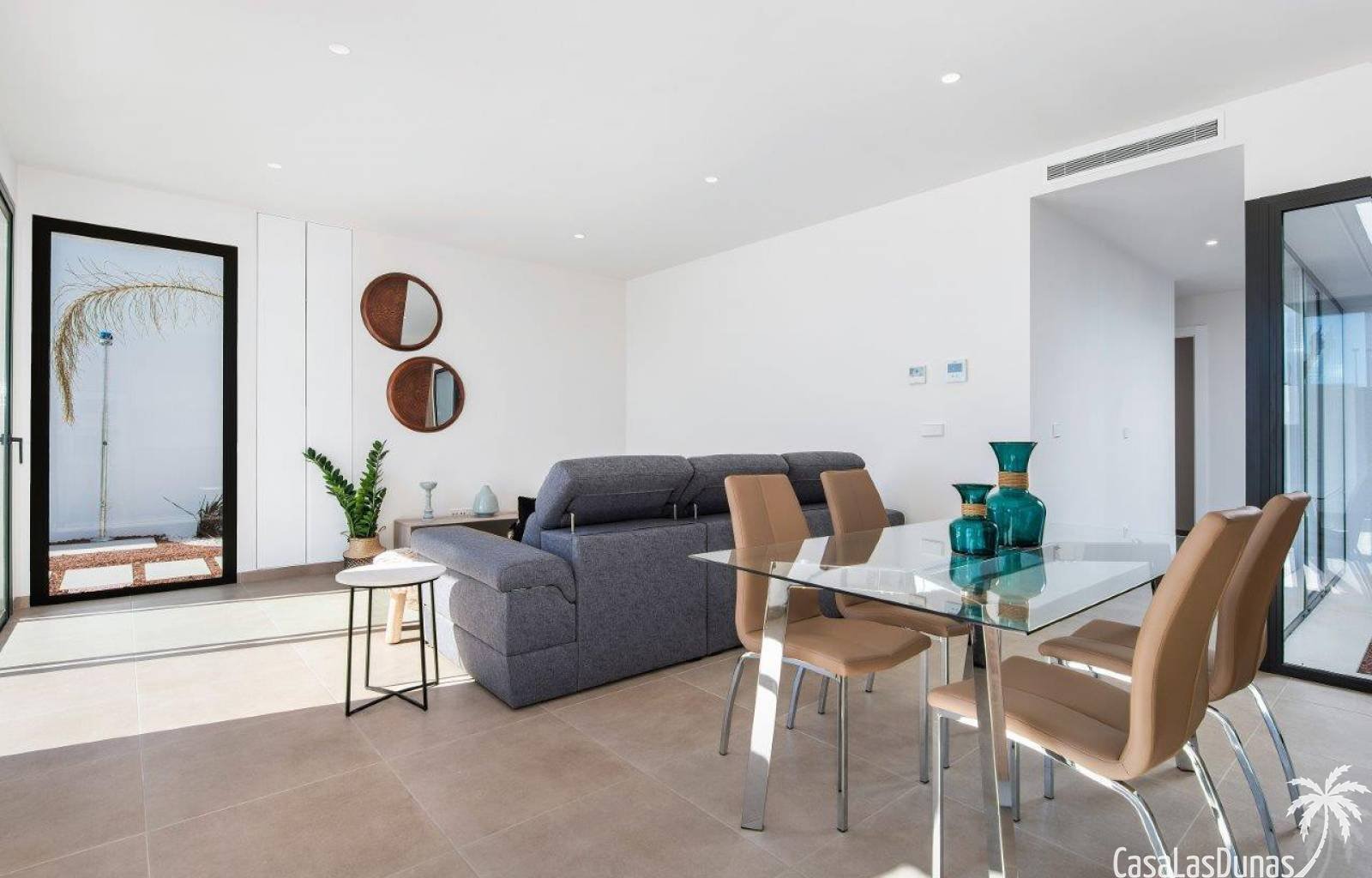 Dieses moderne und erfolgreiche Projekt wird bereits phasenweise auf verschiedenen Grundstücken in der Stadt Pilar de la Horadada, sechs Kilometer vo