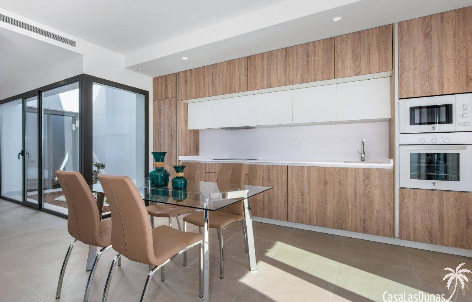 Dieses moderne und erfolgreiche Projekt wird bereits phasenweise auf verschiedenen Grundstücken in der Stadt Pilar de la Horadada, sechs Kilometer vo