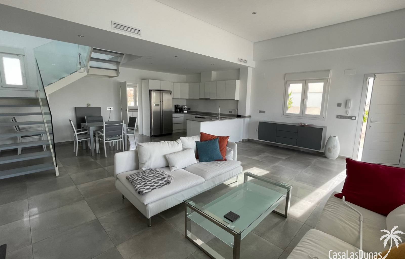 Diese Luxusvillen werden in Benijofar gebaut. Die Fotos zeigen eine Reihe von Optionen, daher kann Ihre Wahl leicht abweichen.
Die Häuser verfügen ü