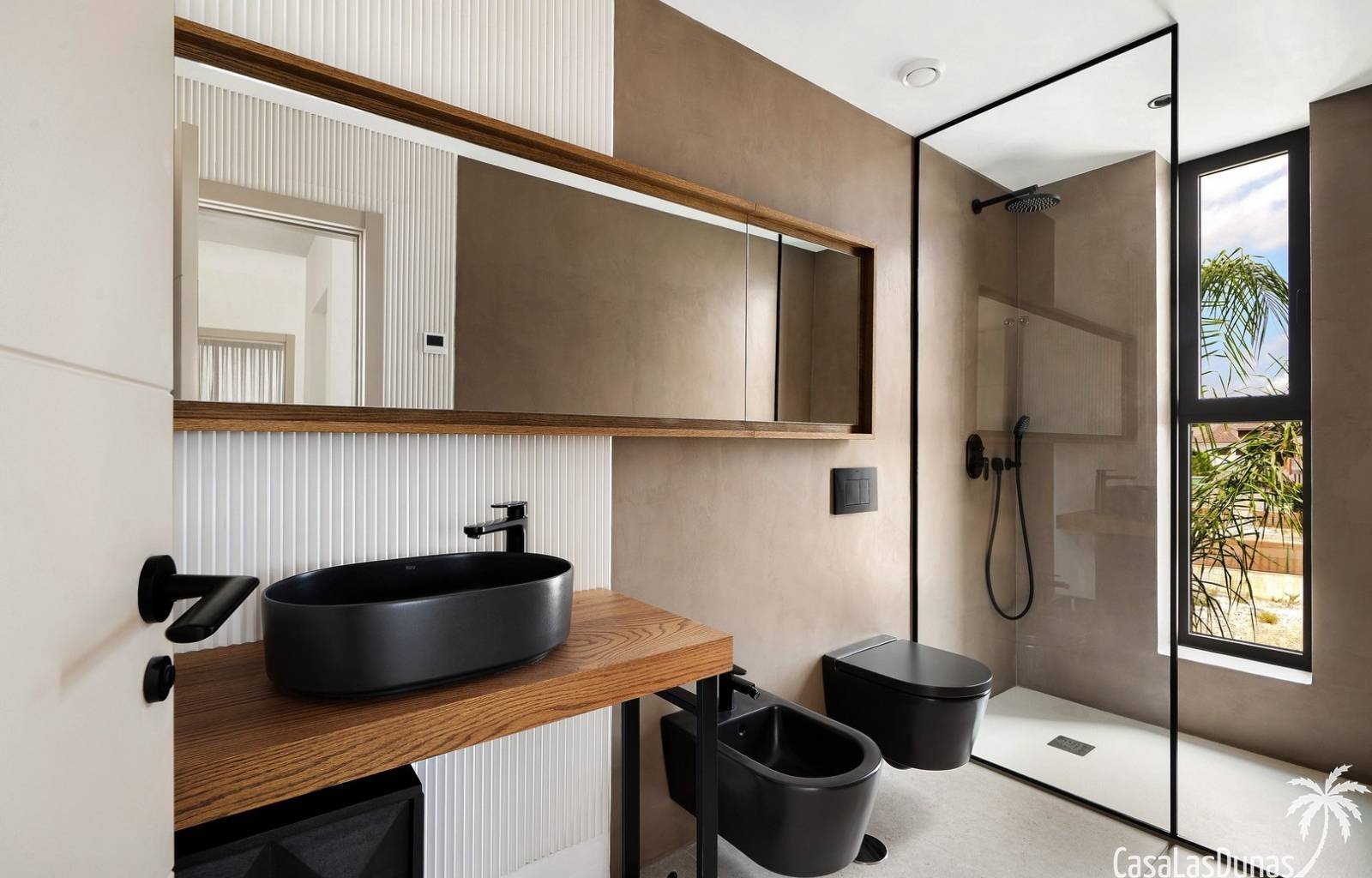 Diese Residenz liegt in der Nähe der Wohnanlage Coblanca in Benidorm und besteht aus 9 einzelnen Villen, jede mit einem privaten Garten mit einheimis