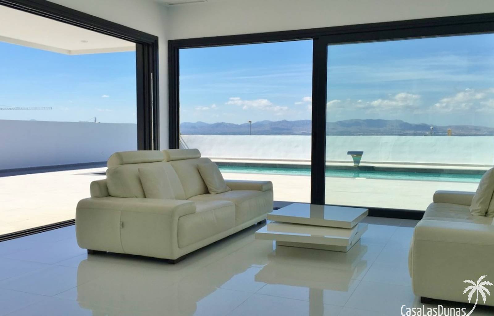 Diese Luxusvillen werden in Benijofar gebaut. Die Fotos zeigen eine Reihe von Optionen, daher kann Ihre Wahl leicht abweichen.
Die Häuser verfügen ü