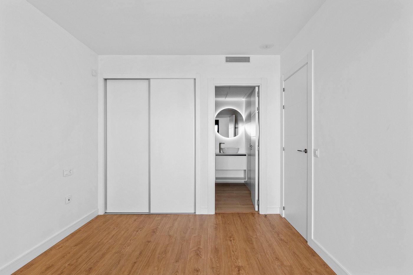  Brandneues Penthouse mit privatem Solarium in Villamartín, PAU 8 Orihuela Costa.  Entdecken Sie diese dritte Etage Penthouse mit Aufzug, in der belie