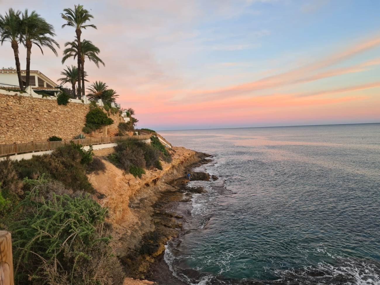  Geräumige Doppelhaushälfte in Los Dolses, Villamartín Golf.&#13;&#13;
Diese beeindruckende 135 m² große Doppelhaushälfte mit drei Schlafzimmern und z