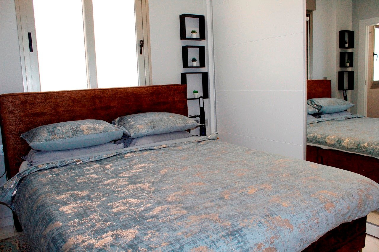  Schönes freistehendes Haus mit Südlage Villa mit 4 Schlafzimmern und 3 en-suite Bädern zu verkaufen. Diese voll ausgestattete Immobilie verfügt über 