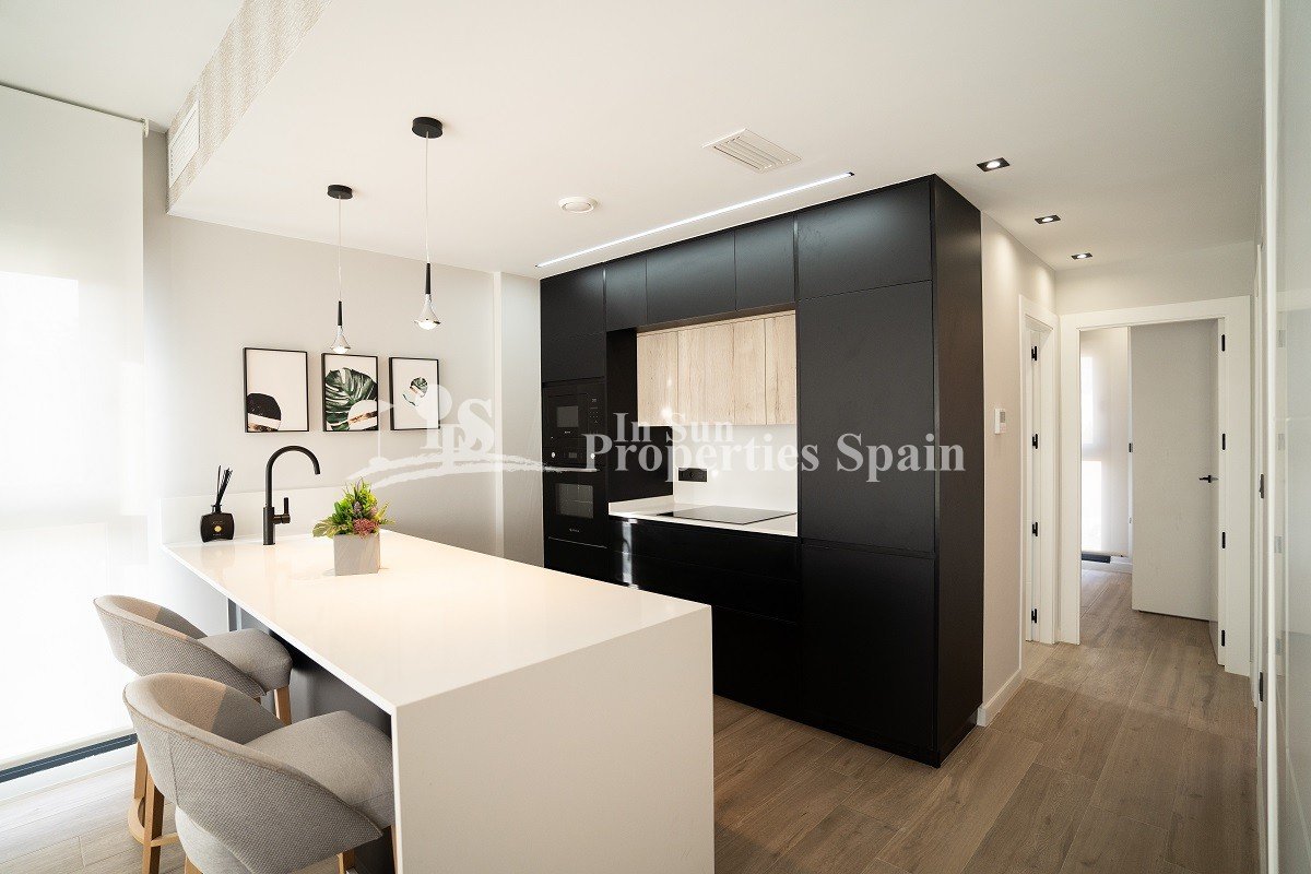  Neubausiedlung in Pilar de la Horadada - alle Annehmlichkeiten zu Fuß erreichbar!&#13;&#13;
Diese 75m2 Top-Wohnung besteht aus 2 Schlafzimmern, 2 Bäd