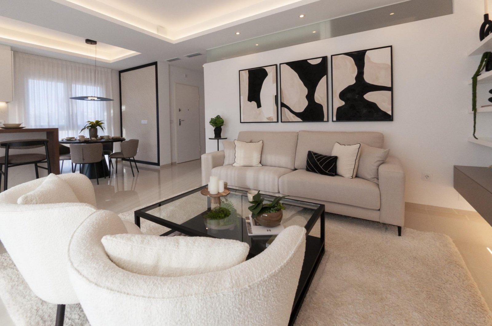  NEU GEBAUTE WOHNANLAGE IN ROJALES&#13;&#13;
Neubau-Wohnanlage mit Bungalowwohnungen, Reihenhäusern und Doppelhaushälften in Rojales.&#13;&#13;
Modern