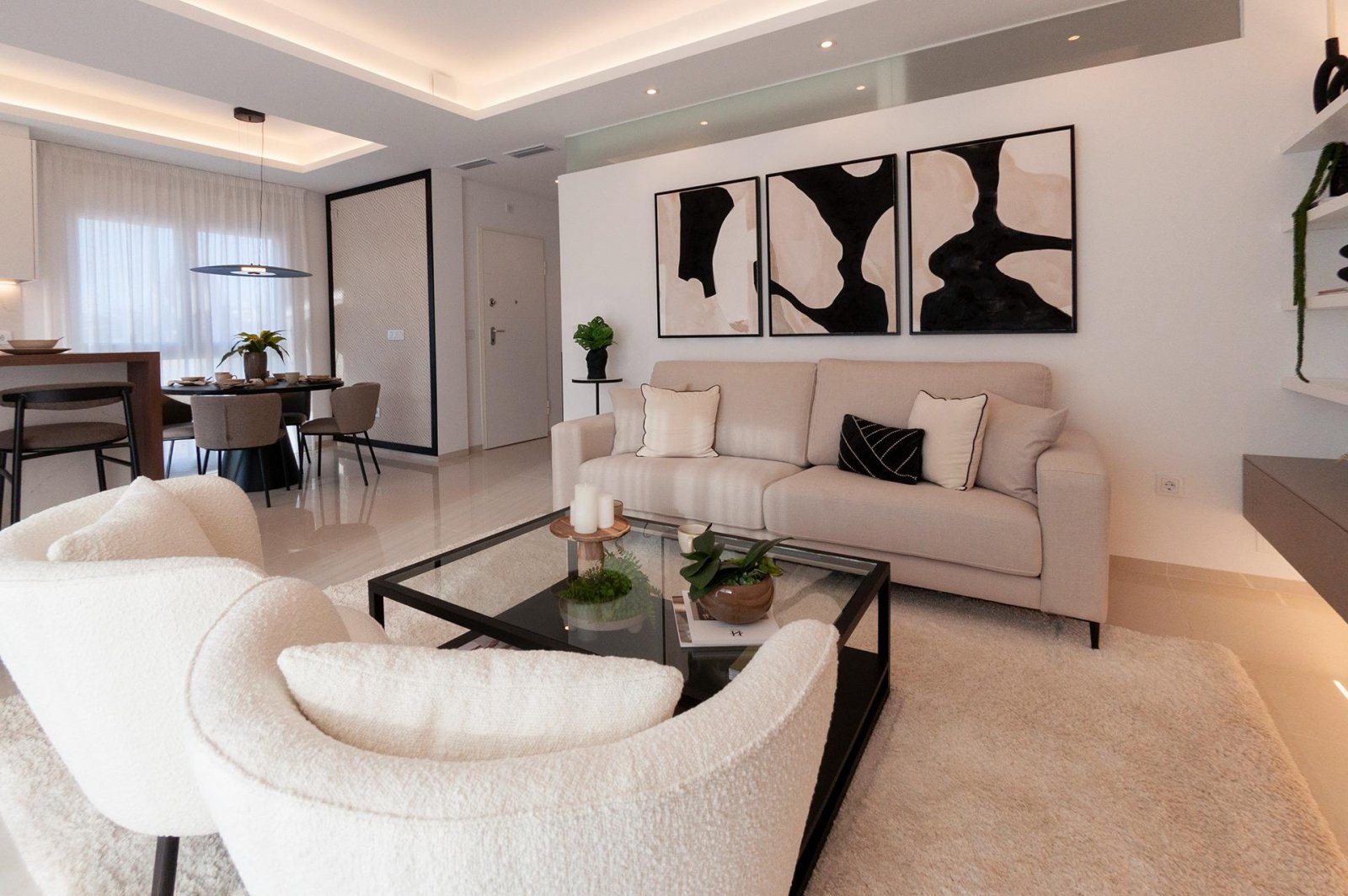  NEU GEBAUTER WOHNKOMPLEX IN ROJALES - mit Gemeinschaftspool und Grünanlagen.&#13;&#13;
Neubau-Wohnanlage mit Bungalow-Wohnungen, Reihenhäusern und Do