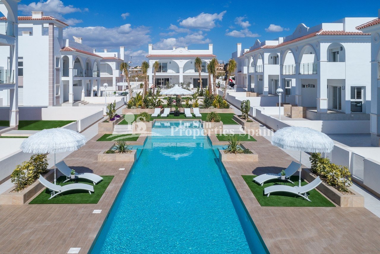  HERRLICHES APARTMENT in DOÑA PEPA, CIUDAD QUESADA - mit privatem Garten und Gemeinschaftspool.&#13;&#13;
Dieses 84m2 große Apartment im Erdgeschoss v