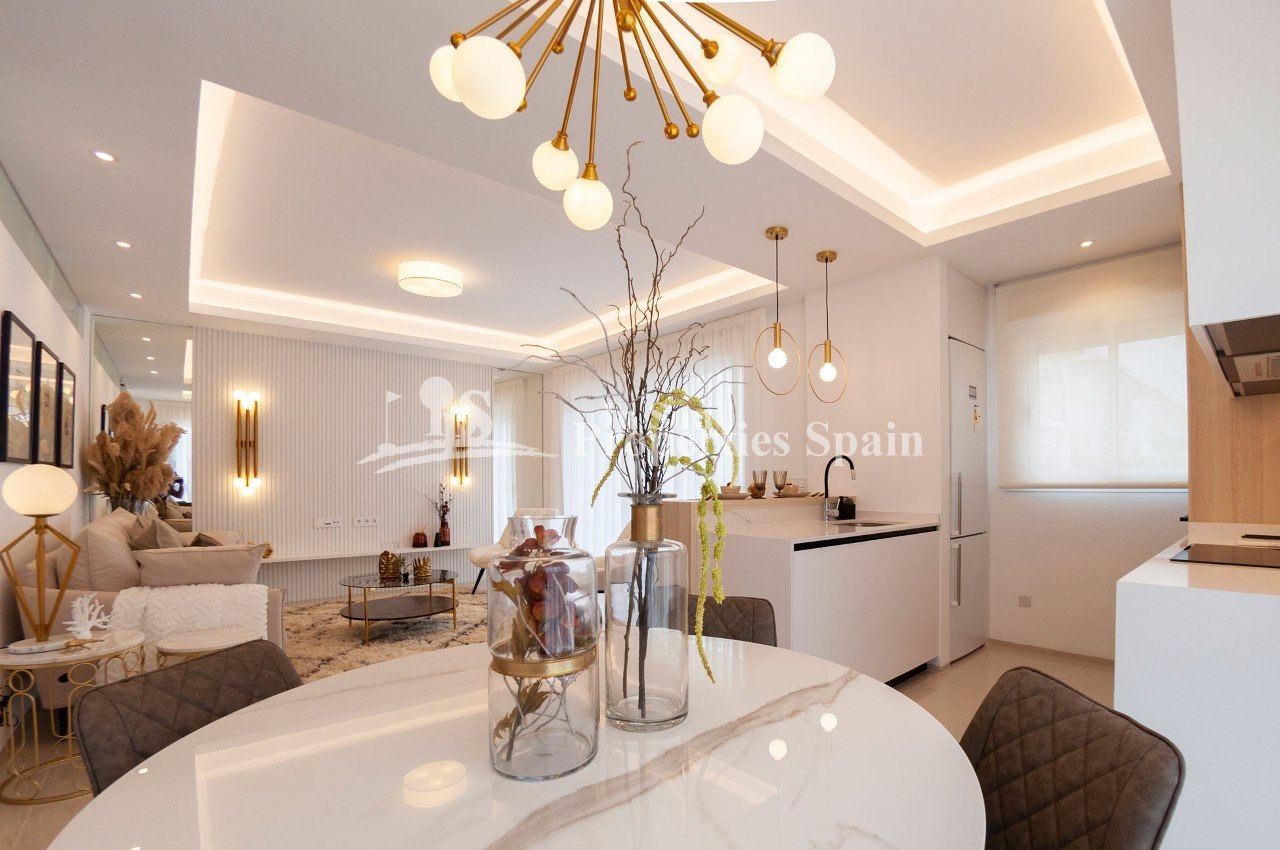  HERRLICHES APARTMENT in DOÑA PEPA, CIUDAD QUESADA - mit privatem Garten und Gemeinschaftspool.&#13;&#13;
Dieses 84m2 große Apartment im Erdgeschoss v