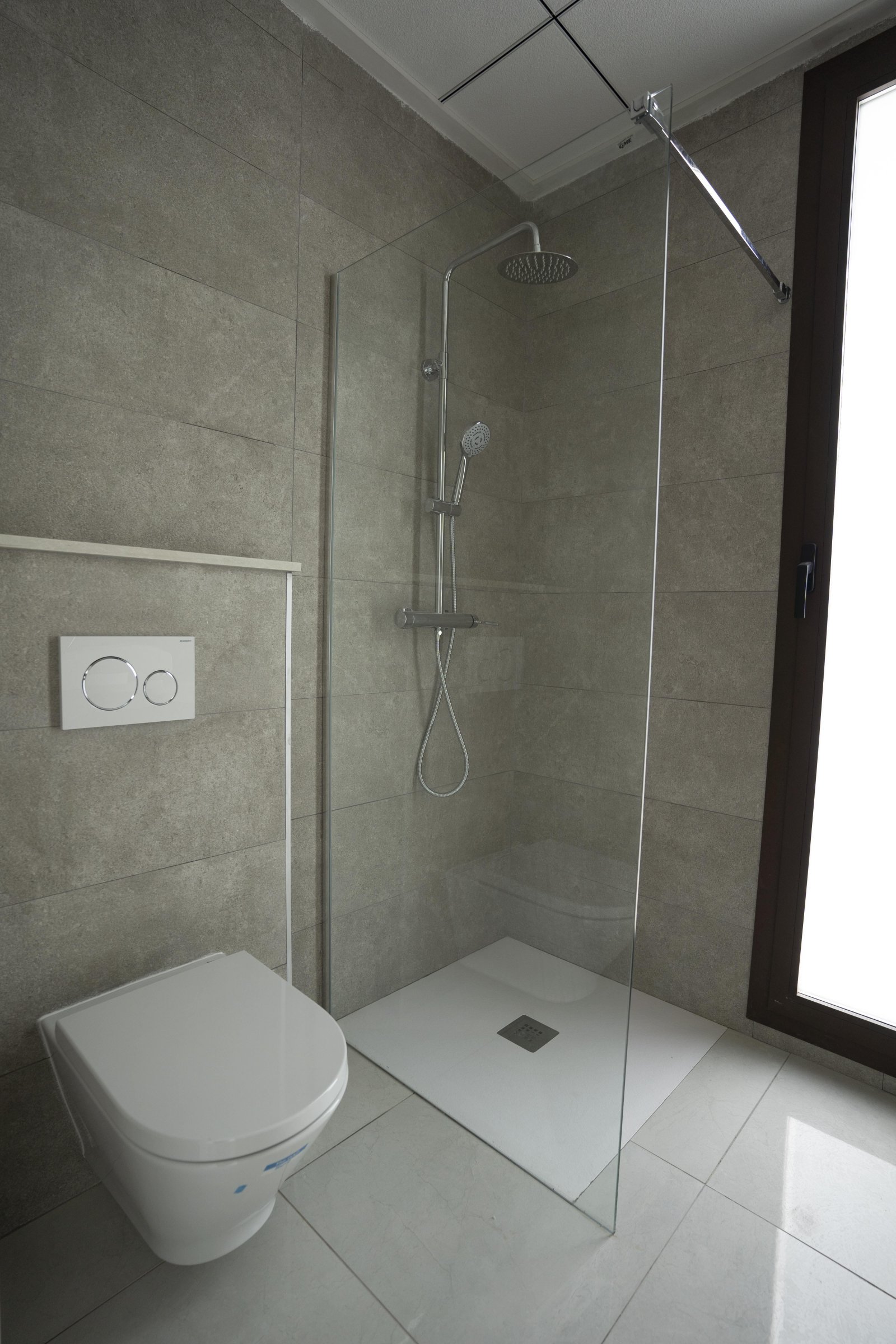  In der charmanten Stadt Polop gelegen, bietet dieses freistehende Chalet eine ideale Umgebung für diejenigen, die Ruhe und Komfort suchen. Mit einer 