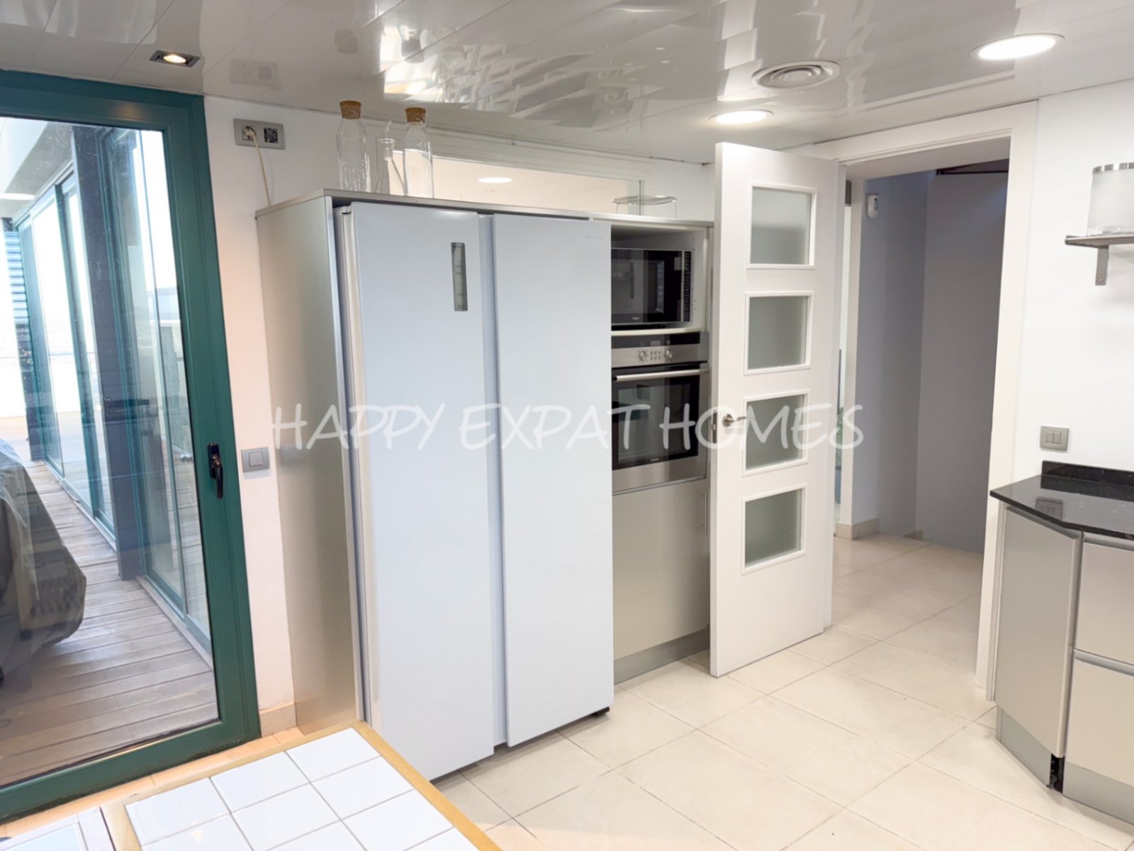 Villa Erin ist Ihr persönliches Stück Paradies! Diese helle, moderne, neu renovierte Villa befindet sich in bester Lage mit atemberaubendem Meerblick 