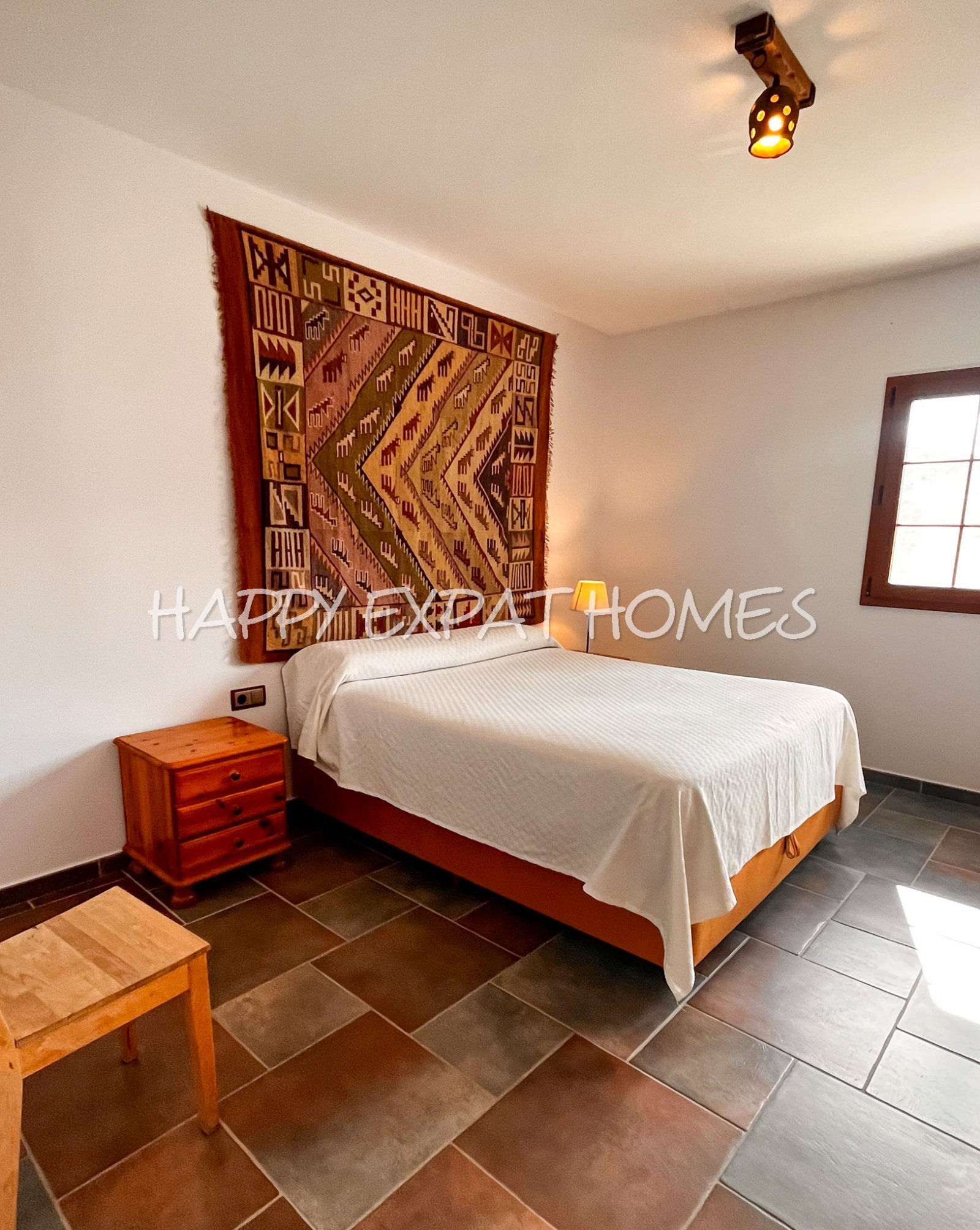 Großes Haus für 2 Familien oder viele Gäste. Es kann in 2 Häuser geteilt oder zusammengelegt werden. Mit einer Fläche von 350 m2 auf einem Grundstück 