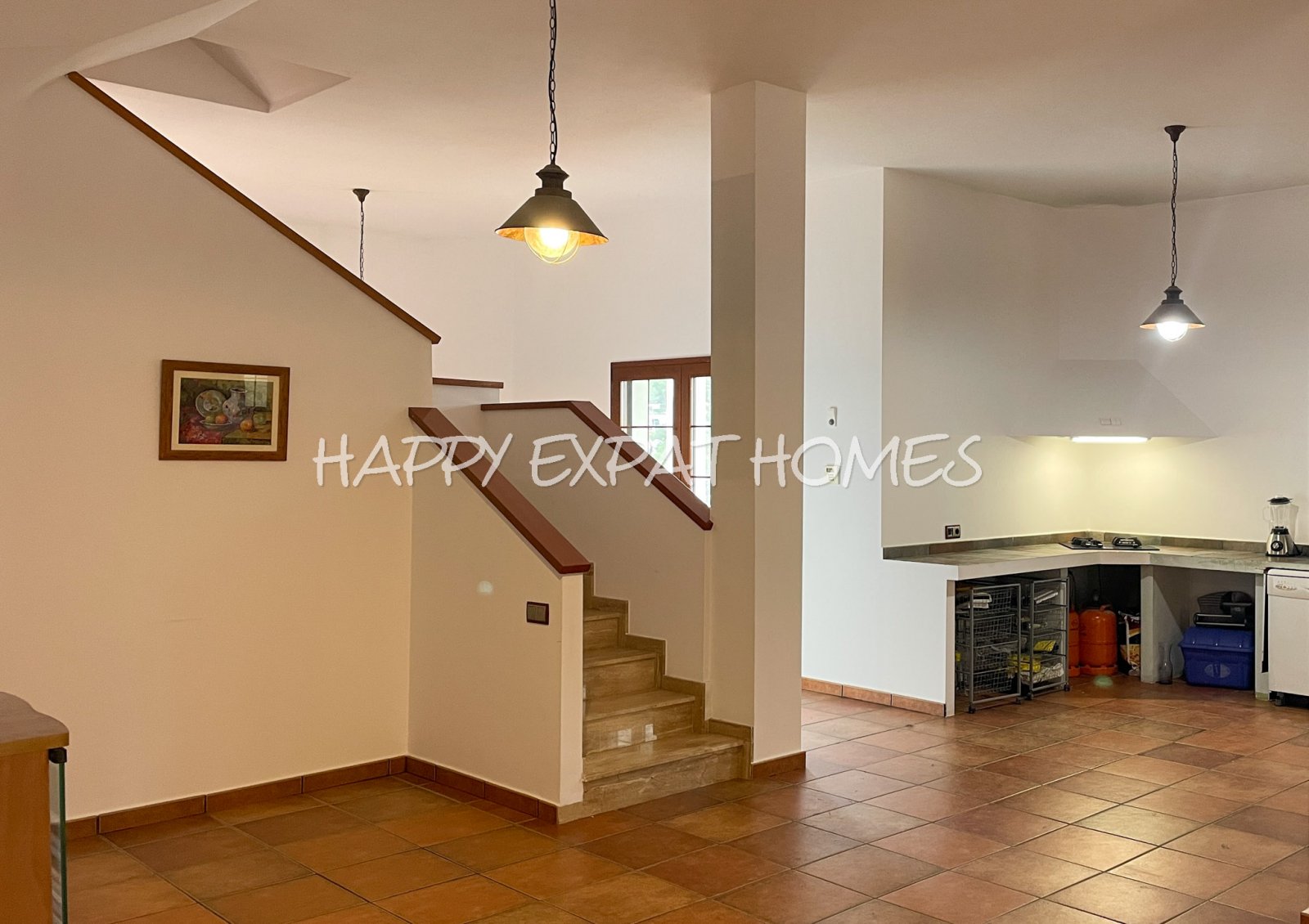 Großes Haus für 2 Familien oder viele Gäste. Es kann in 2 Häuser geteilt oder zusammengelegt werden. Mit einer Fläche von 350 m2 auf einem Grundstück 