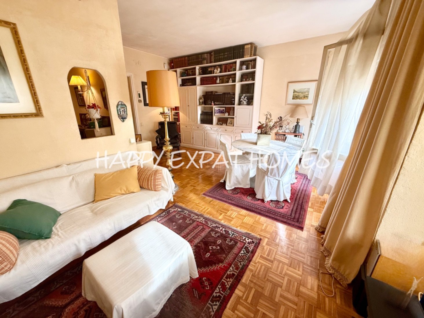 Wir freuen uns, Ihnen dieses fantastische 67 m² große Zuhause präsentieren zu dürfen, das durch seine Helligkeit in jedem Raum besticht und somit eine