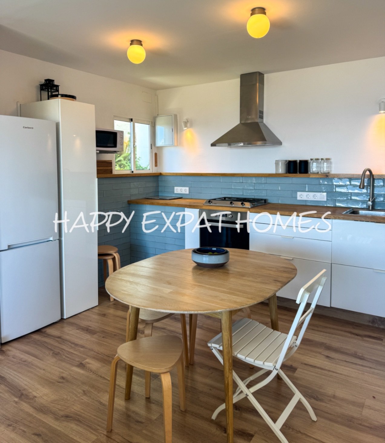 Diese wunderschöne Immobilie befindet sich in einem der beliebtesten Gebiete von Les Botigues de Sitges. Ihre atemberaubenden Meerblicke sind ohne Zwe