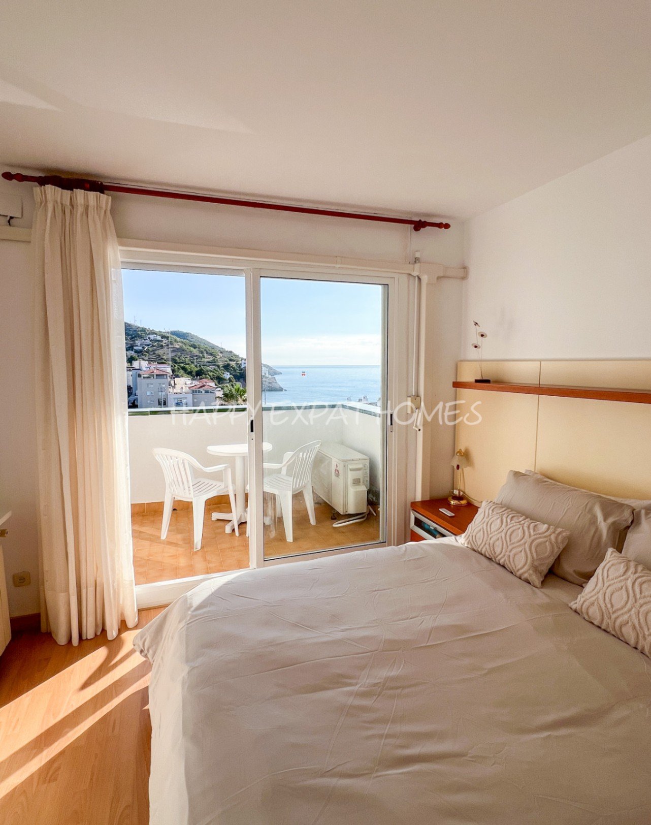 Wohnung zu verkaufen in Sitges – Aiguadolç
Jeder, der zum ersten Mal hereinkommt, ist sprachlos von den atemberaubenden Ausblicken.
Diese helle und ko