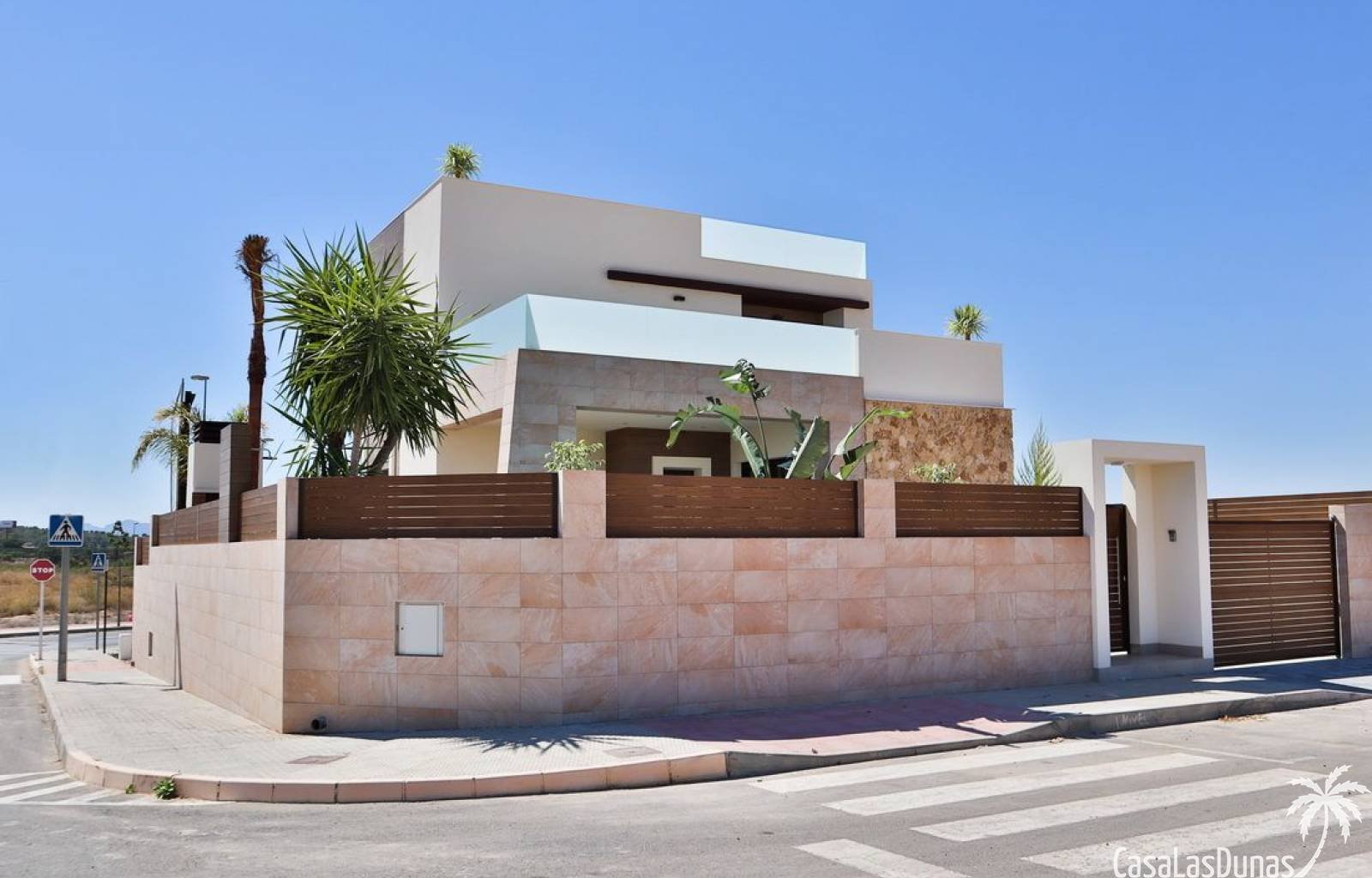  Dieses prächtige Projekt neuer Luxusvillen befindet sich im traditionellen Dorf Benijófar. Diese Villen verschiedener Modelle befinden sich auf einem