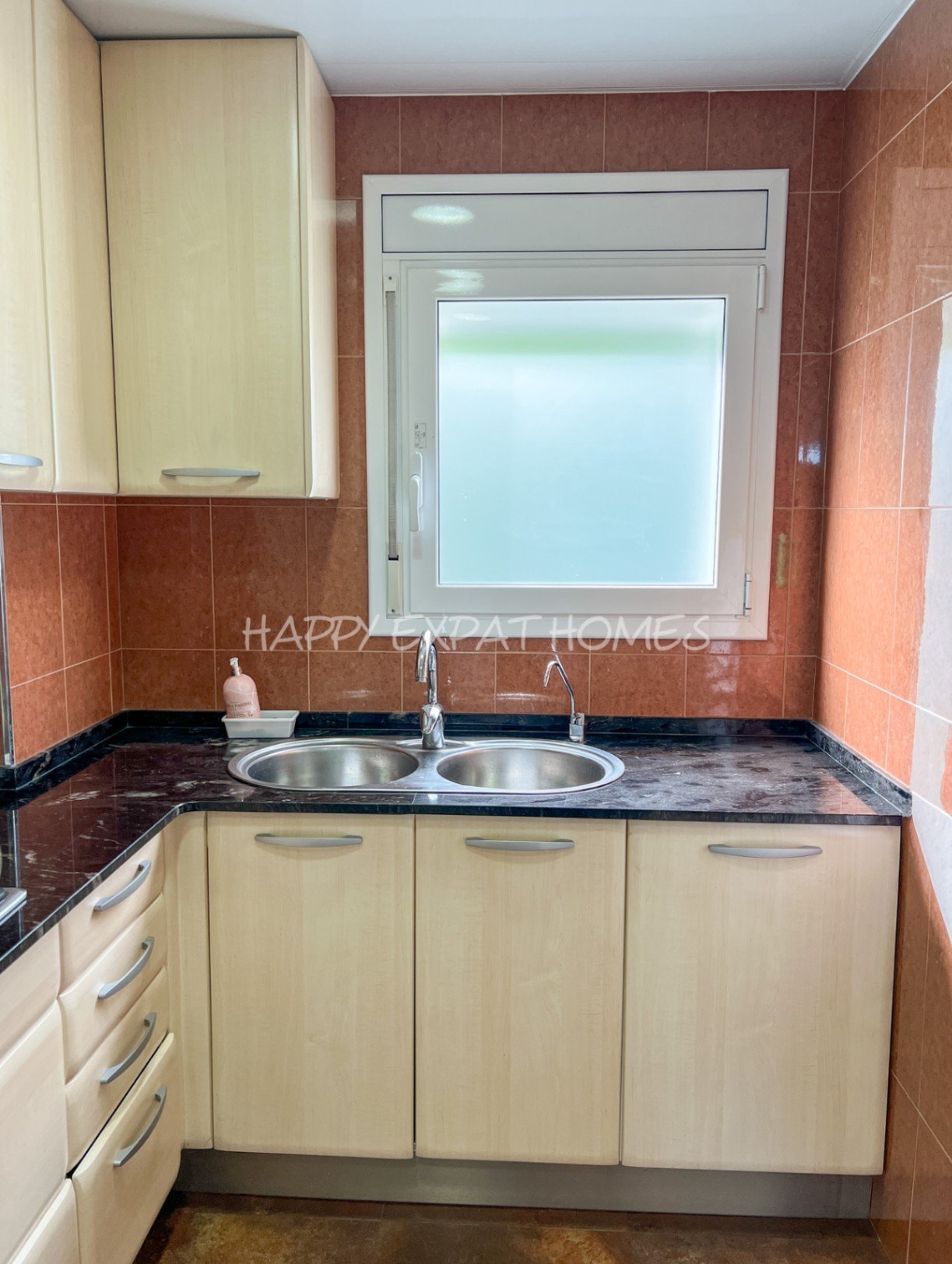 Wohnung zu verkaufen in Sitges – Aiguadolç
Jeder, der zum ersten Mal hereinkommt, ist sprachlos von den atemberaubenden Ausblicken.
Diese helle und ko