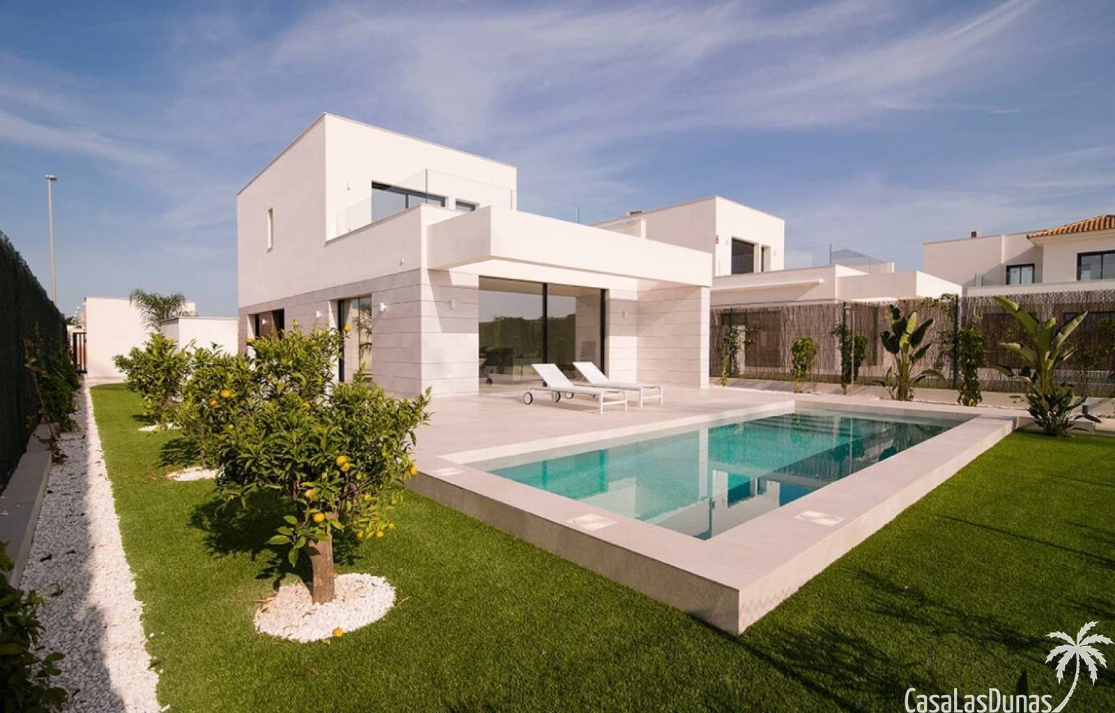  Dieses Projekt wird auf Grundstücken mit einer durchschnittlichen Größe von 435 Quadratmetern gebaut und liegt 200 Meter von einem Supermarkt, Restau