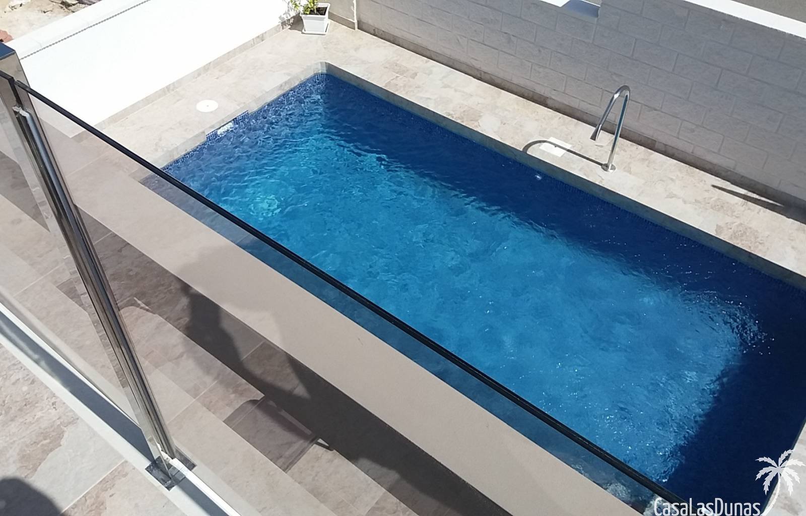  Dieses moderne Neubauprojekt liegt am Rande von San Miguel de Salinas. Diese Villa verfügt über ein Wohn-/Esszimmer, eine offene Küche, ein Schlafzim