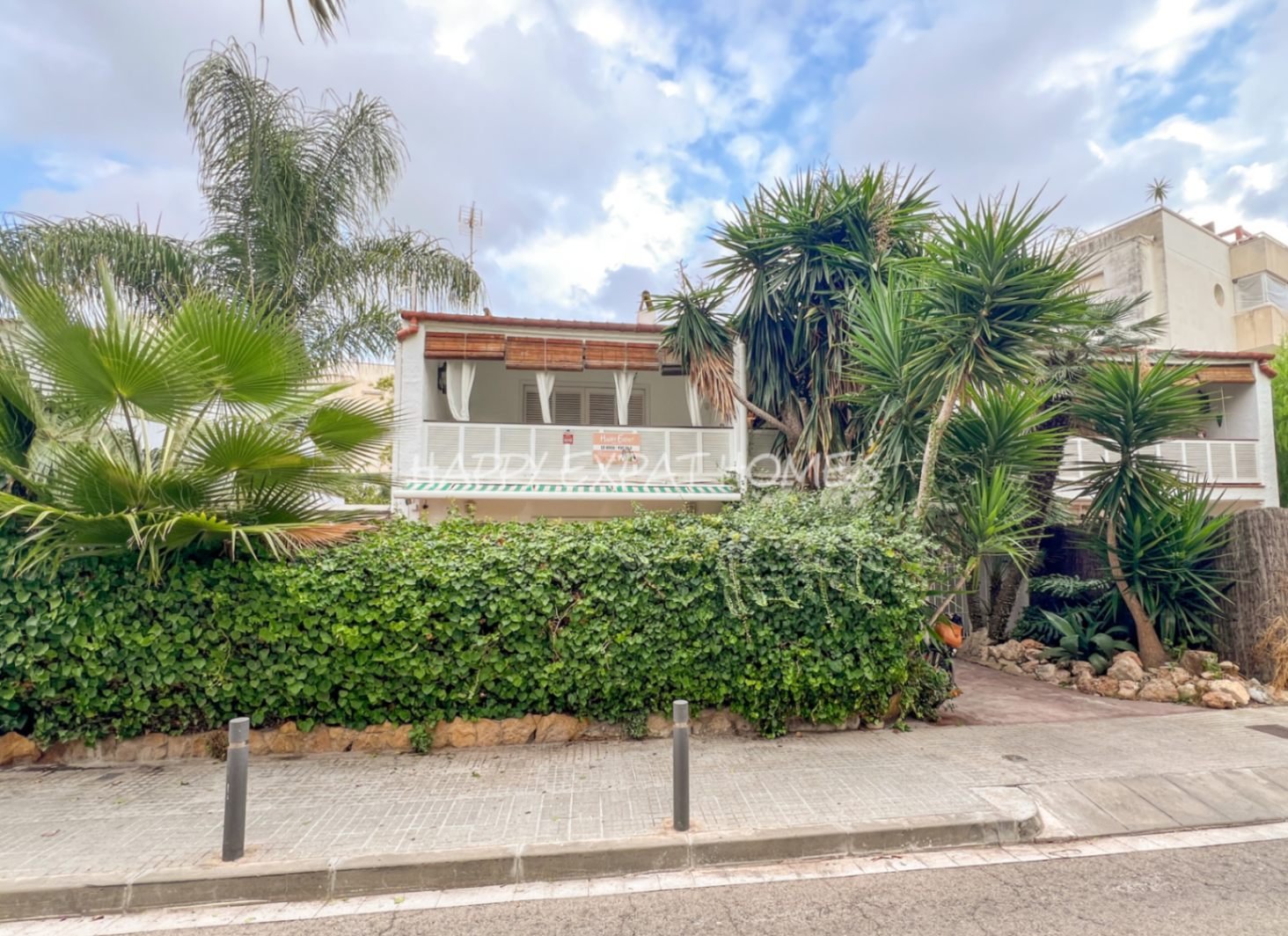 Diese Ein-Zimmer-Wohnung befindet sich an einem unschlagbaren Standort: die Straße Sant Muç ist berühmt dafür, eine exklusive Oase des Friedens in zwe