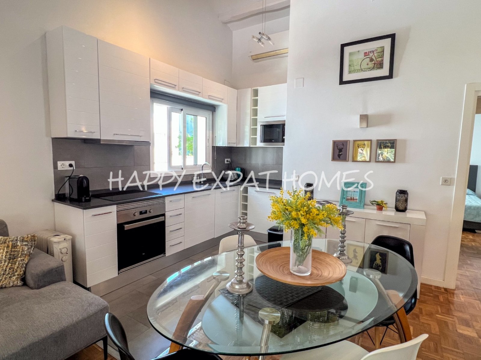 Diese Ein-Zimmer-Wohnung befindet sich an einem unschlagbaren Standort: die Straße Sant Muç ist berühmt dafür, eine exklusive Oase des Friedens in zwe