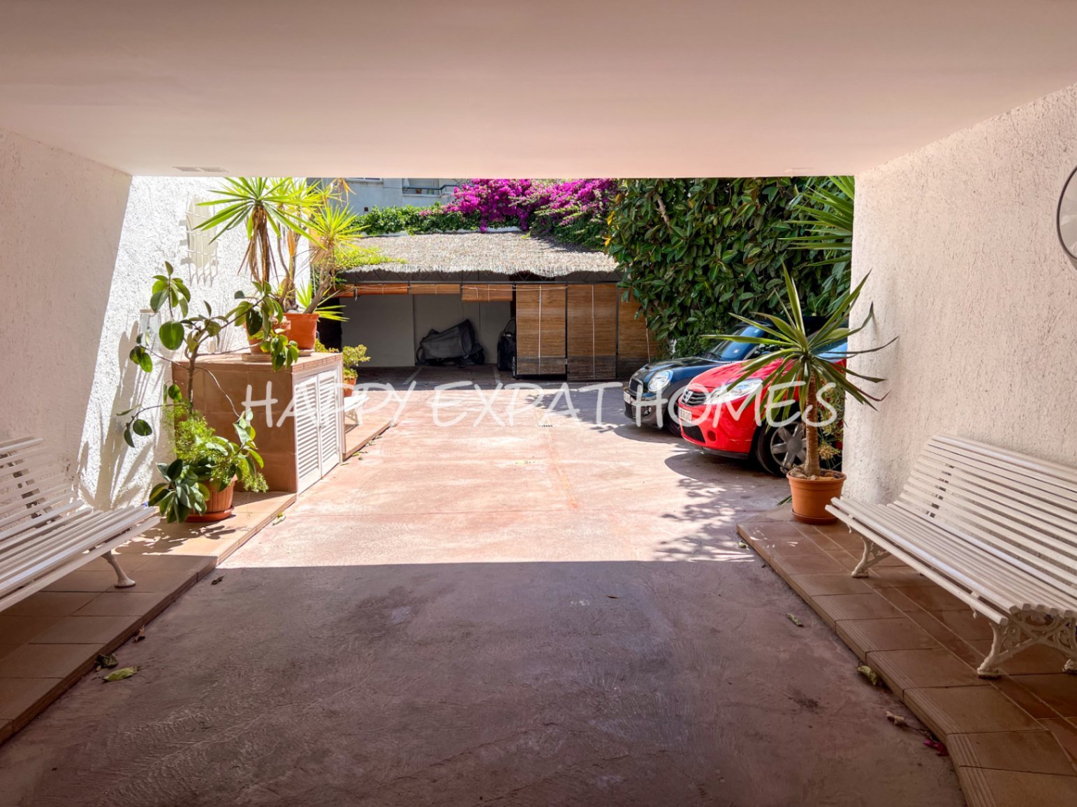 Diese Ein-Zimmer-Wohnung befindet sich an einem unschlagbaren Standort: die Straße Sant Muç ist berühmt dafür, eine exklusive Oase des Friedens in zwe