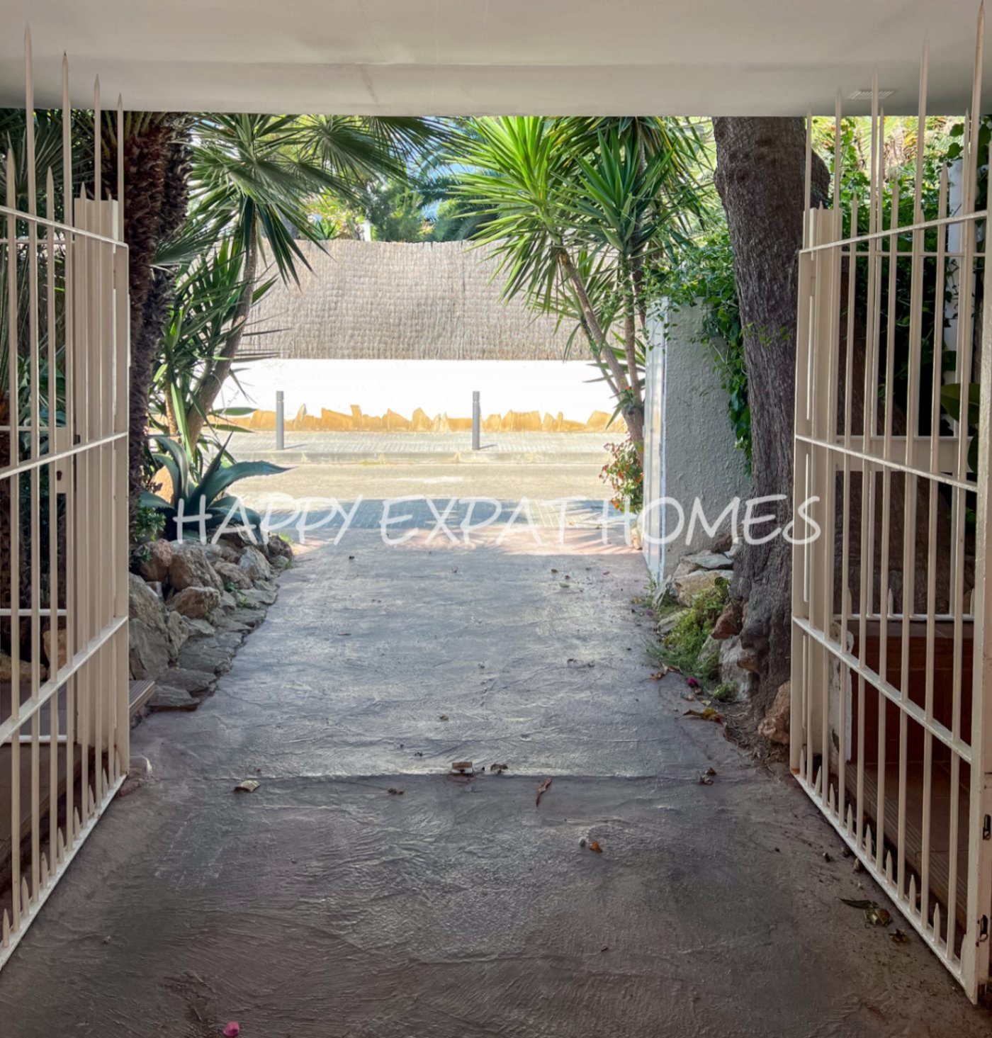 Diese Ein-Zimmer-Wohnung befindet sich an einem unschlagbaren Standort: die Straße Sant Muç ist berühmt dafür, eine exklusive Oase des Friedens in zwe