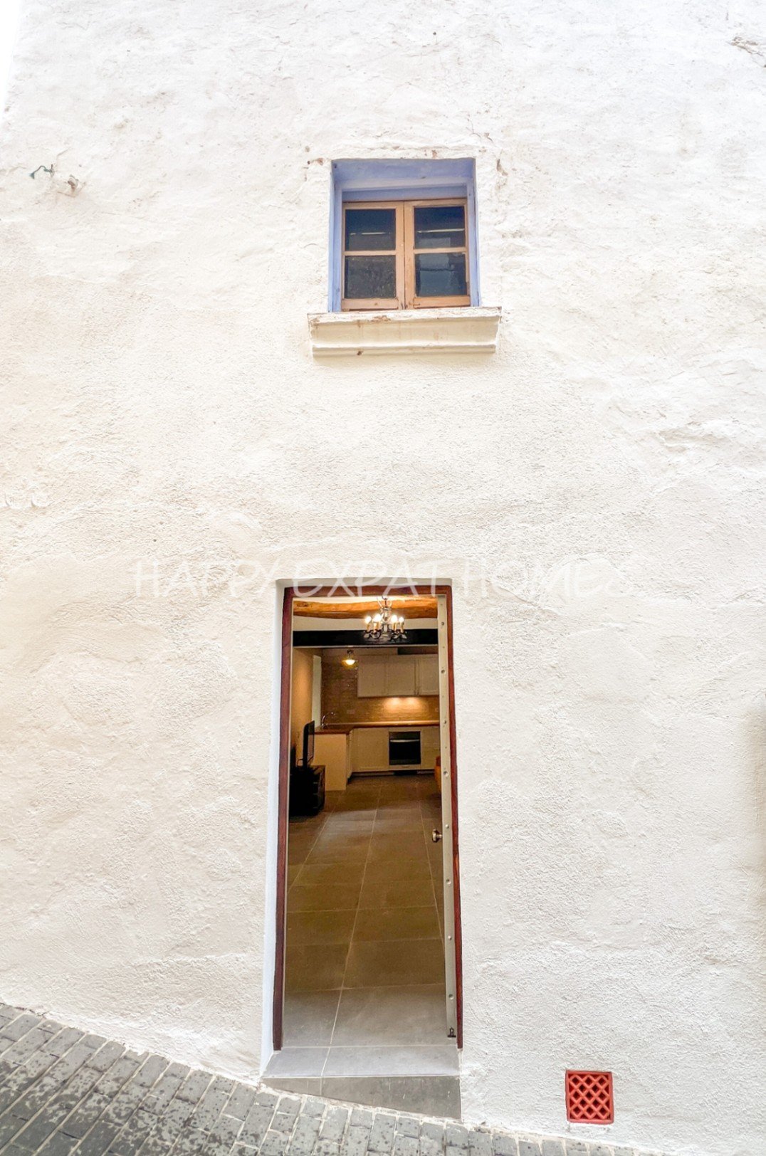 Schreiten Sie in die Geschichte und stellen Sie sich die Möglichkeiten vor.
Dieses einzigartige Haus aus dem 18. Jahrhundert befindet sich im malerisc