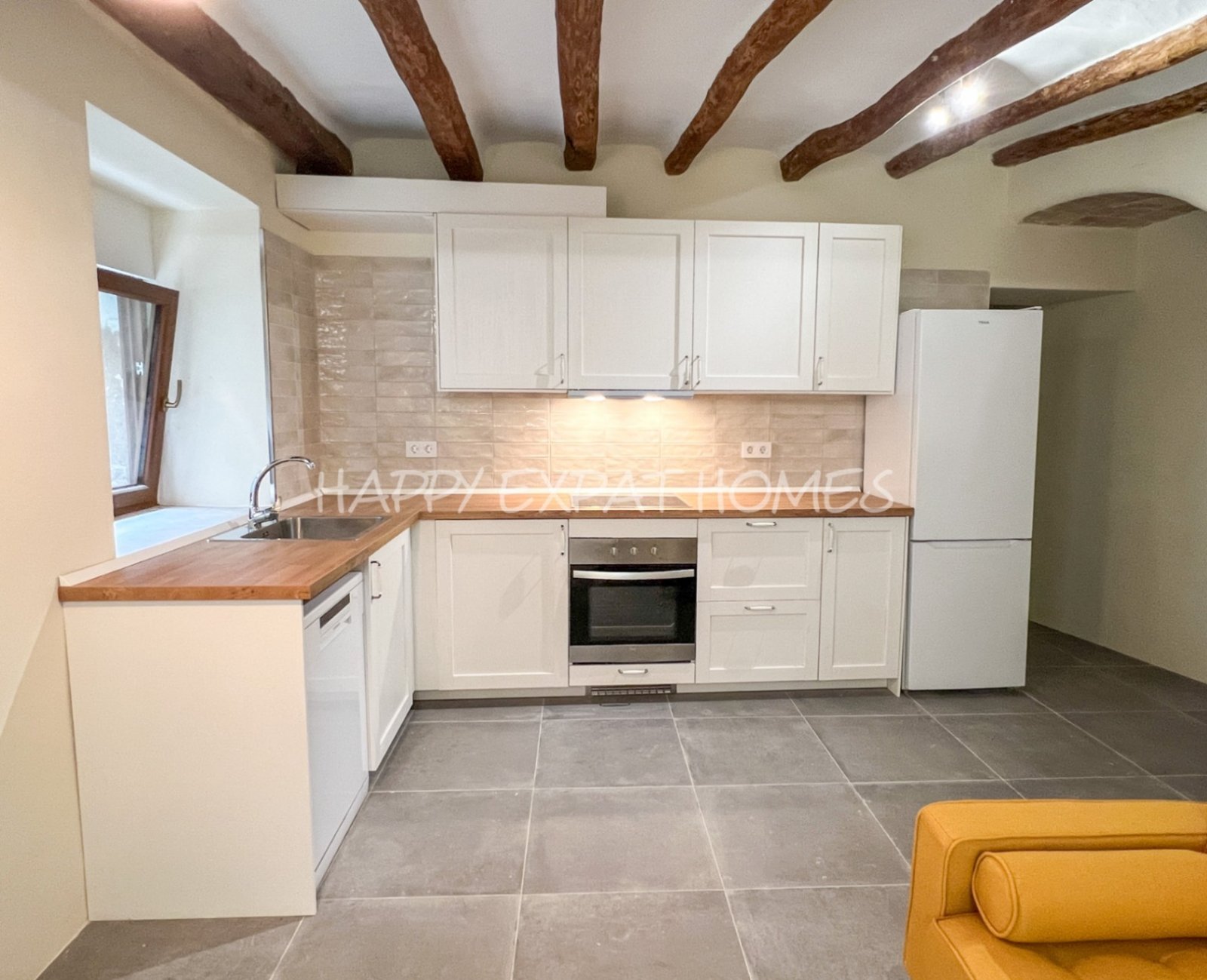 Schreiten Sie in die Geschichte und stellen Sie sich die Möglichkeiten vor.
Dieses einzigartige Haus aus dem 18. Jahrhundert befindet sich im malerisc