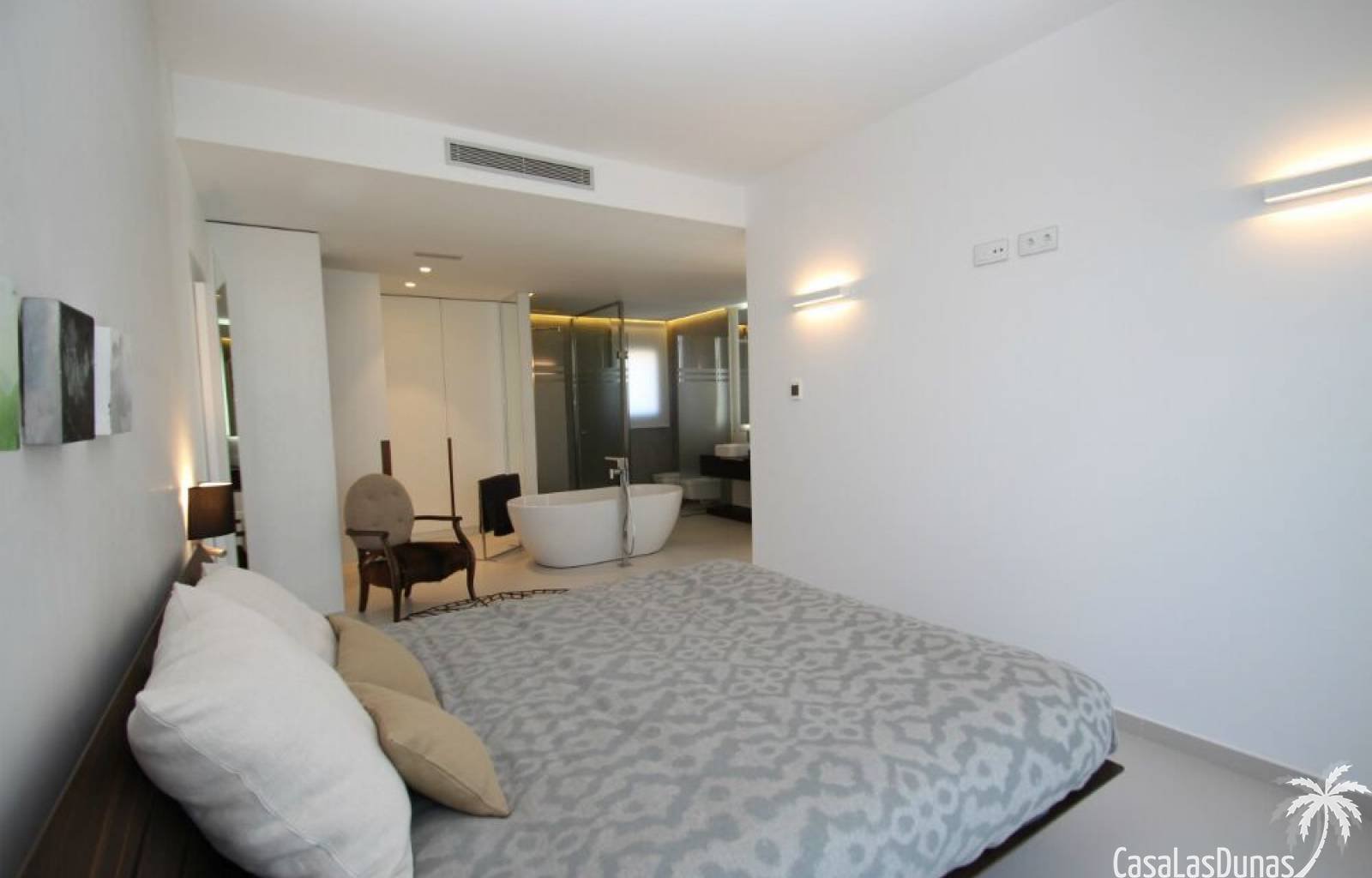  Eine Traumvilla in Traumlage! So viel Platz drinnen und draußen wird Sie überraschen. In diesem exklusiven Wohnprojekt mit großen, strandnahen Grunds