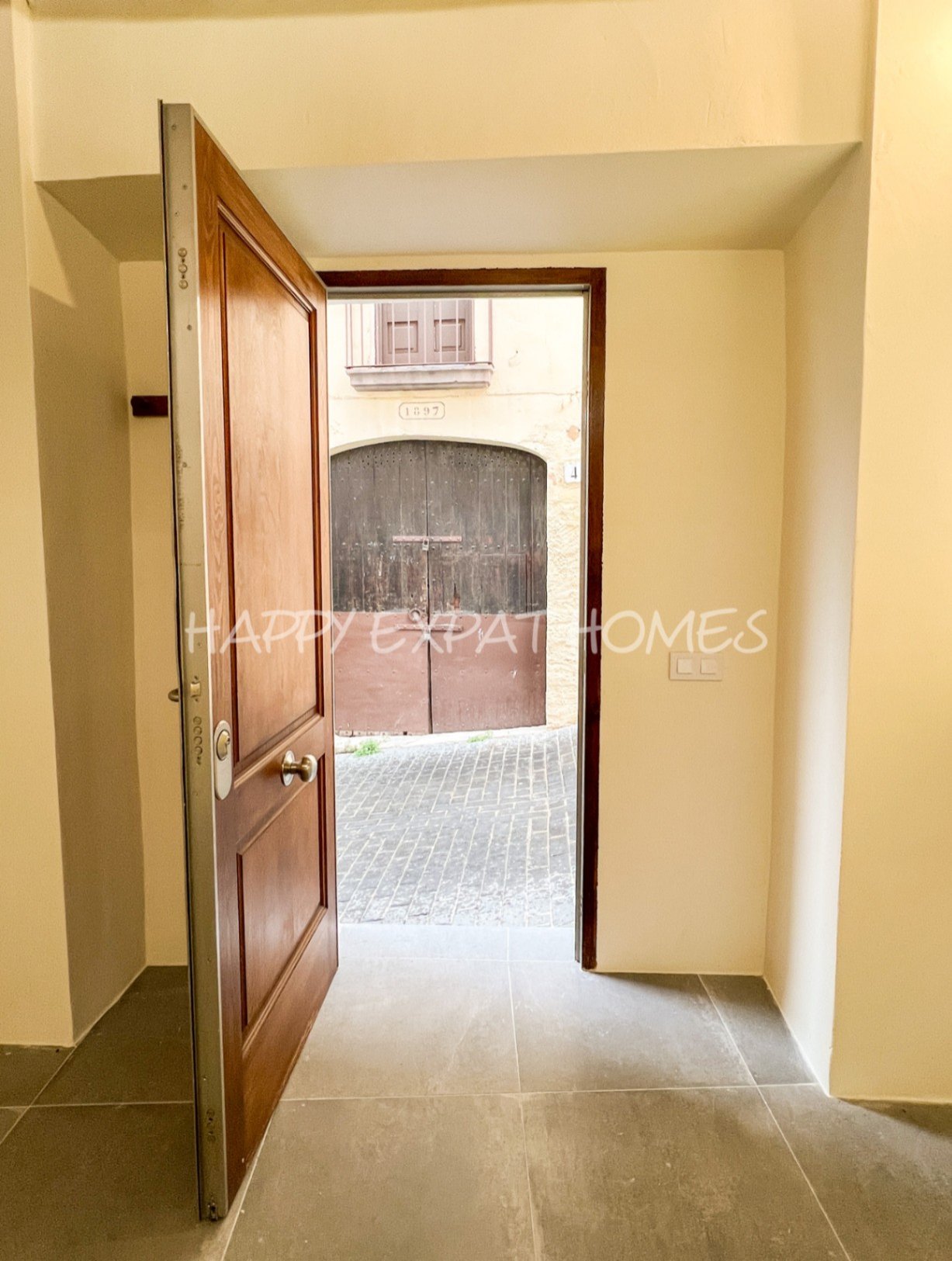 Schreiten Sie in die Geschichte und stellen Sie sich die Möglichkeiten vor.
Dieses einzigartige Haus aus dem 18. Jahrhundert befindet sich im malerisc