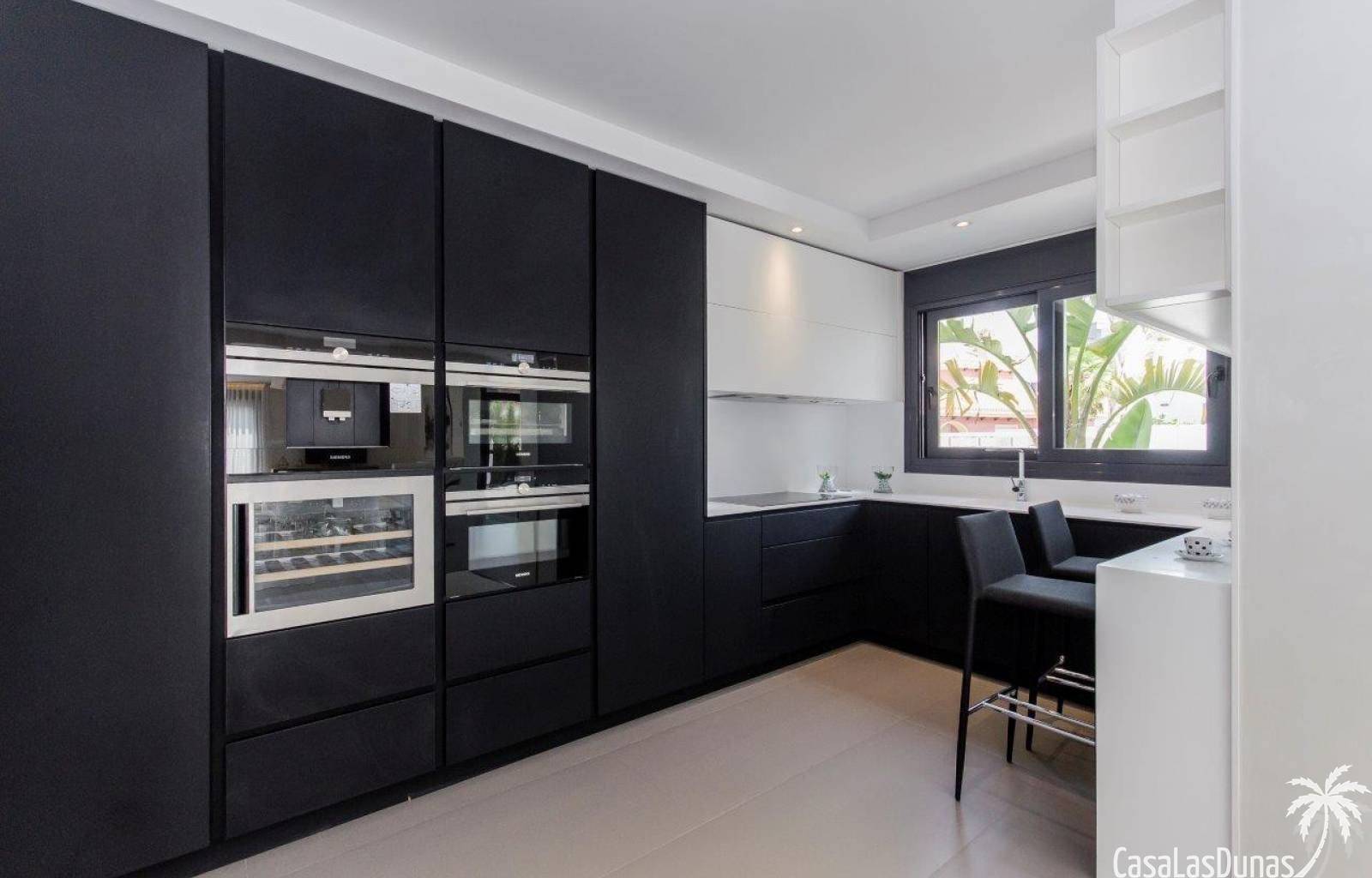  Eine Traumvilla in Traumlage! So viel Platz drinnen und draußen wird Sie überraschen. In diesem exklusiven Wohnprojekt mit großen, strandnahen Grunds