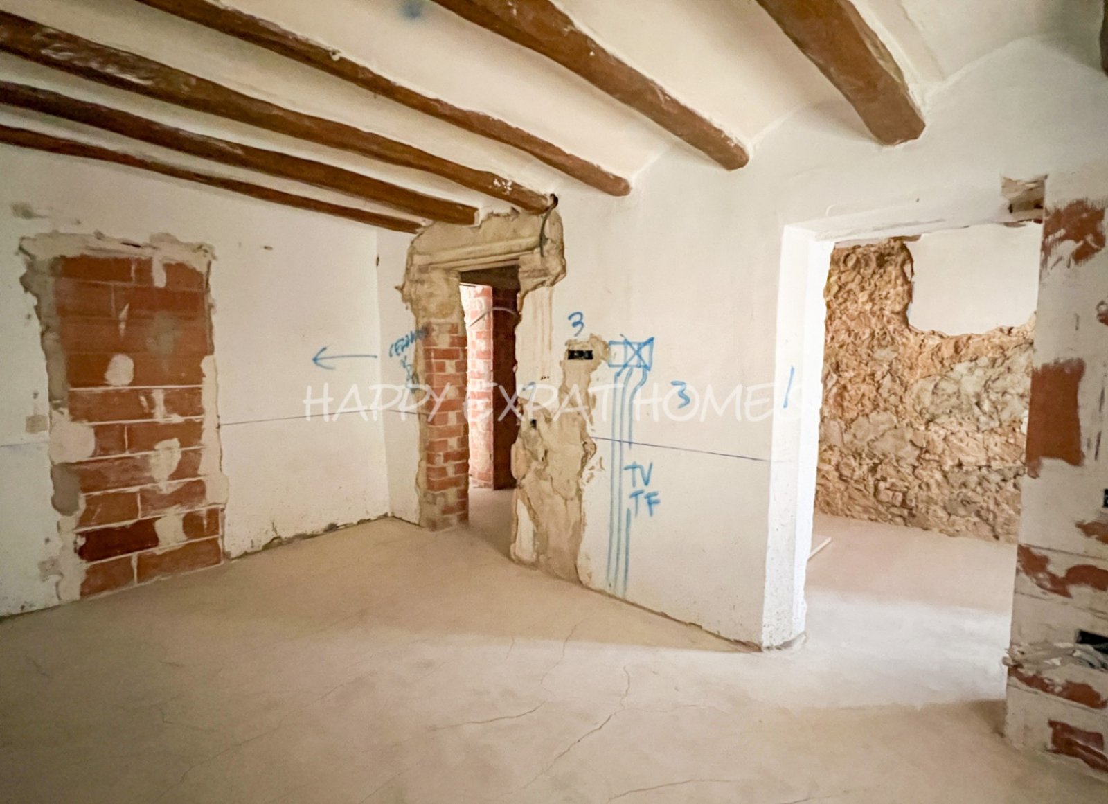 Schreiten Sie in die Geschichte und stellen Sie sich die Möglichkeiten vor.
Dieses einzigartige Haus aus dem 18. Jahrhundert befindet sich im malerisc