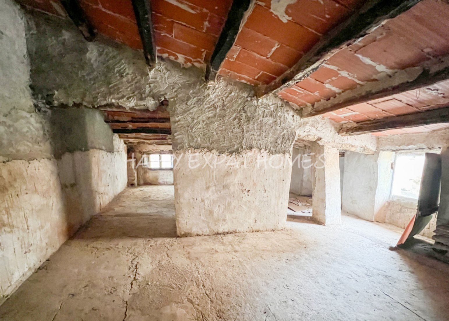 Schreiten Sie in die Geschichte und stellen Sie sich die Möglichkeiten vor.
Dieses einzigartige Haus aus dem 18. Jahrhundert befindet sich im malerisc