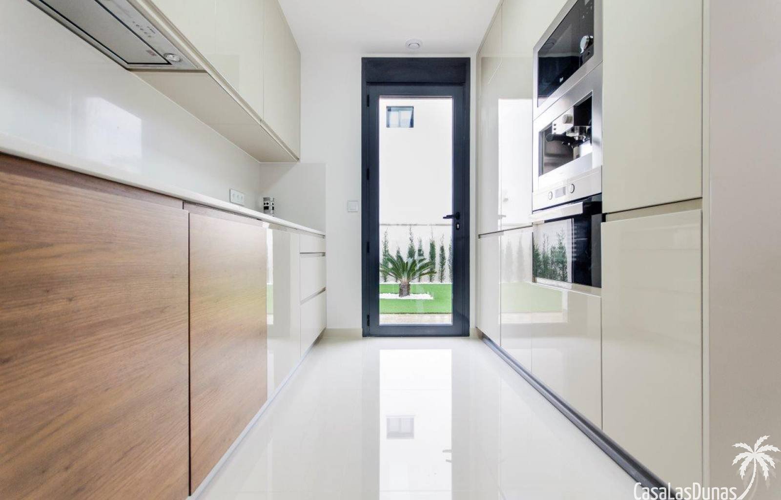  Diese Wohnanlage, bestehend aus 18 einzelnen Villen, befindet sich derzeit im Bau, 10 Kilometer von den hervorragenden Sandstränden der Costa Blanca 