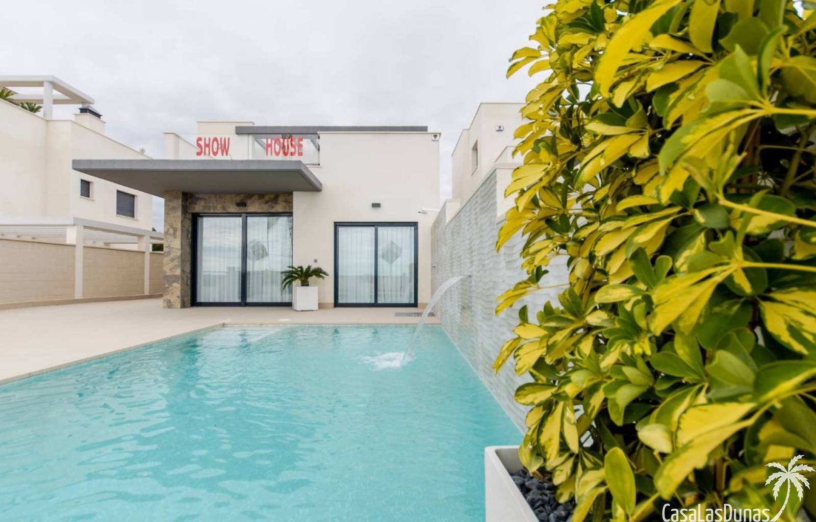  Diese Wohnanlage, bestehend aus 18 einzelnen Villen, befindet sich derzeit im Bau, 10 Kilometer von den hervorragenden Sandstränden der Costa Blanca 