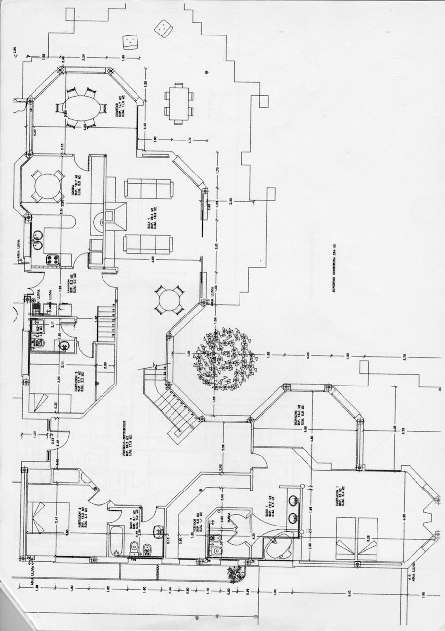 Exquisite modern-klassische Residenz mit Touristenlizenz, Energieausweis B und besonderen Merkmalen, die von David Marshall entworfen wurden, alle mit