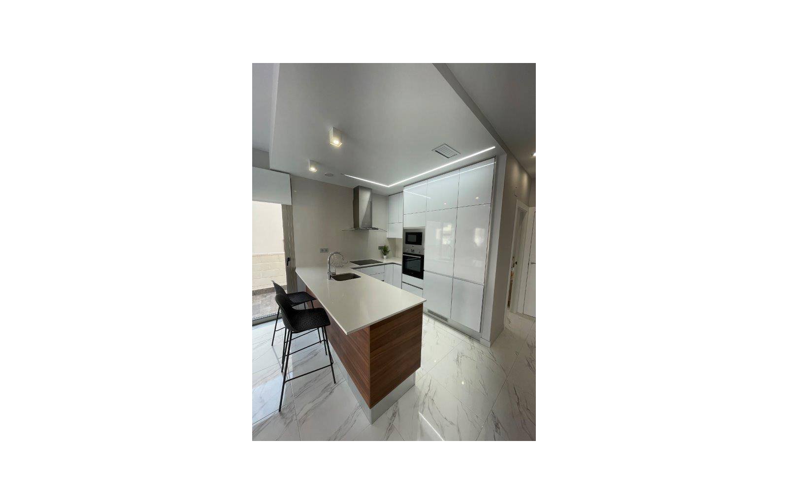  Diese Villen werden in der Nähe des belebten Einkaufszentrums La Zenia Boulevard gebaut. Sie bestehen alle aus 3 Schlafzimmern, 2 Bädern und einem So