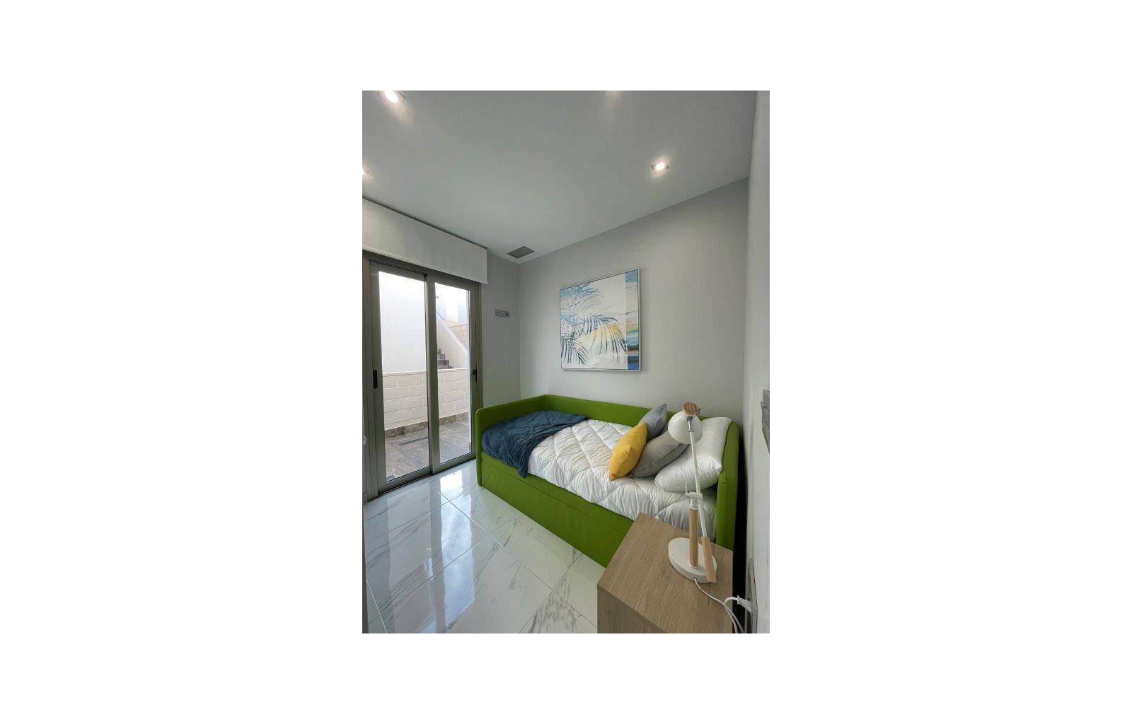  Diese Villen werden in der Nähe des belebten Einkaufszentrums La Zenia Boulevard gebaut. Sie bestehen alle aus 3 Schlafzimmern, 2 Bädern und einem So