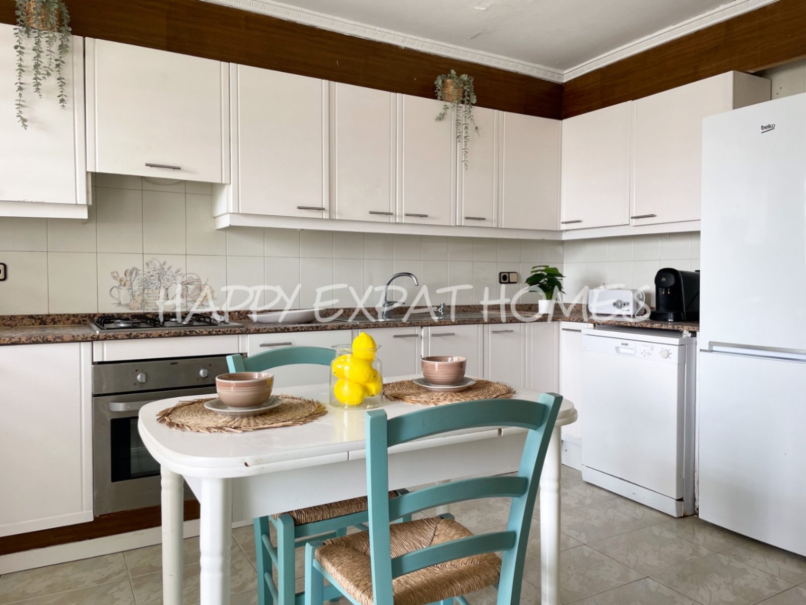 Unglaubliches Doppelhaus mit TOURISTISCHER LIZENZ und privatem Wald. Mit etwas Liebe und einigen Renovierungen hat diese Immobilie das Potenzial, eine