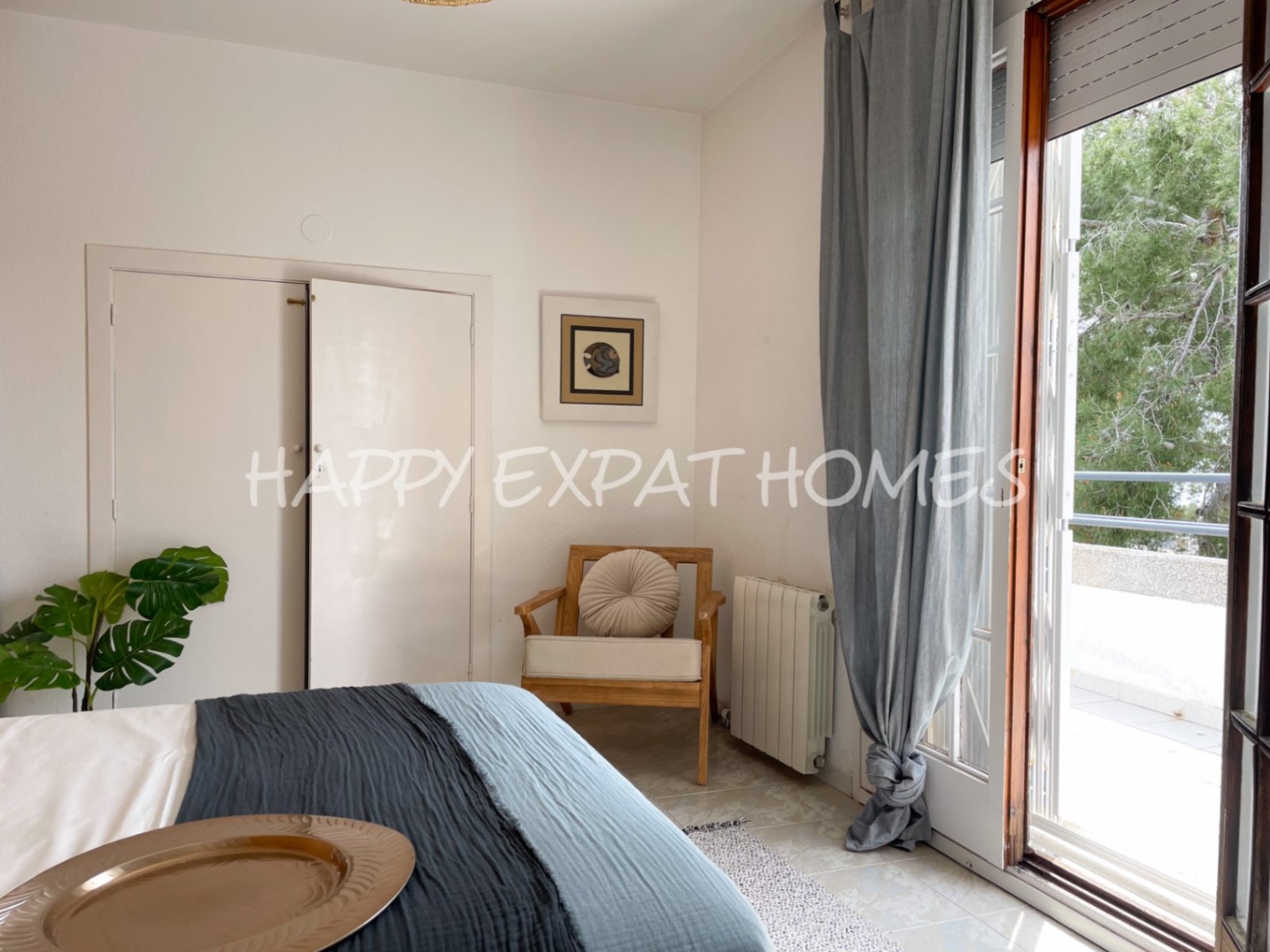 Unglaubliches Doppelhaus mit TOURISTISCHER LIZENZ und privatem Wald. Mit etwas Liebe und einigen Renovierungen hat diese Immobilie das Potenzial, eine